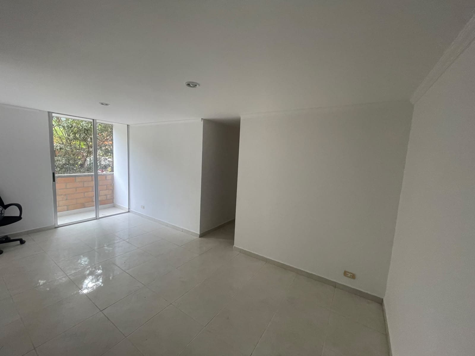 Apartamento en arriendo en Loma de los Bernal, Belen, Medellín — foto 1 de 19