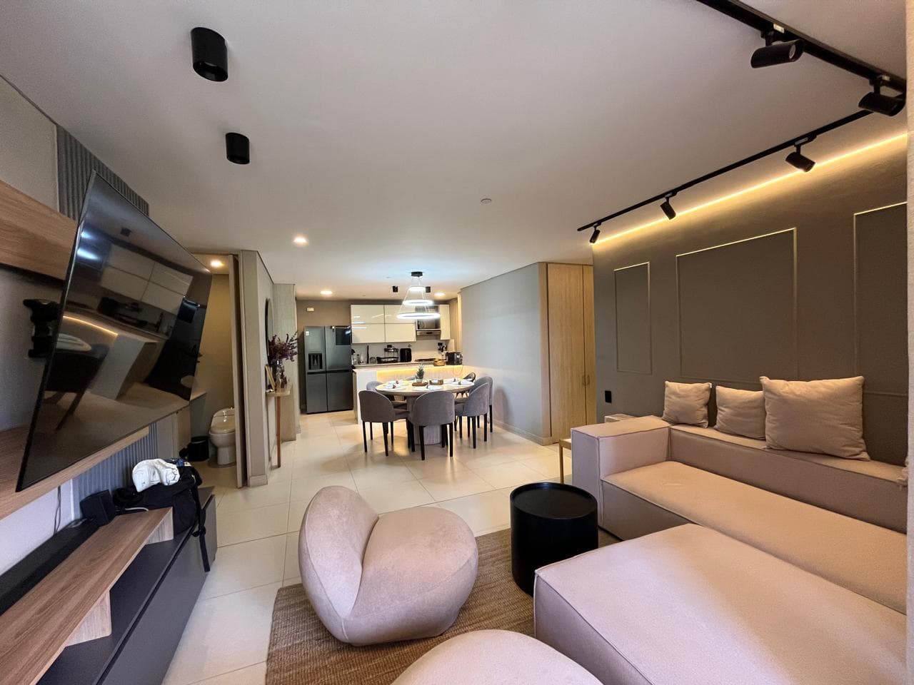 Apartamento en arriendo en Castropol, Poblado, Medellín — foto 3 de 20