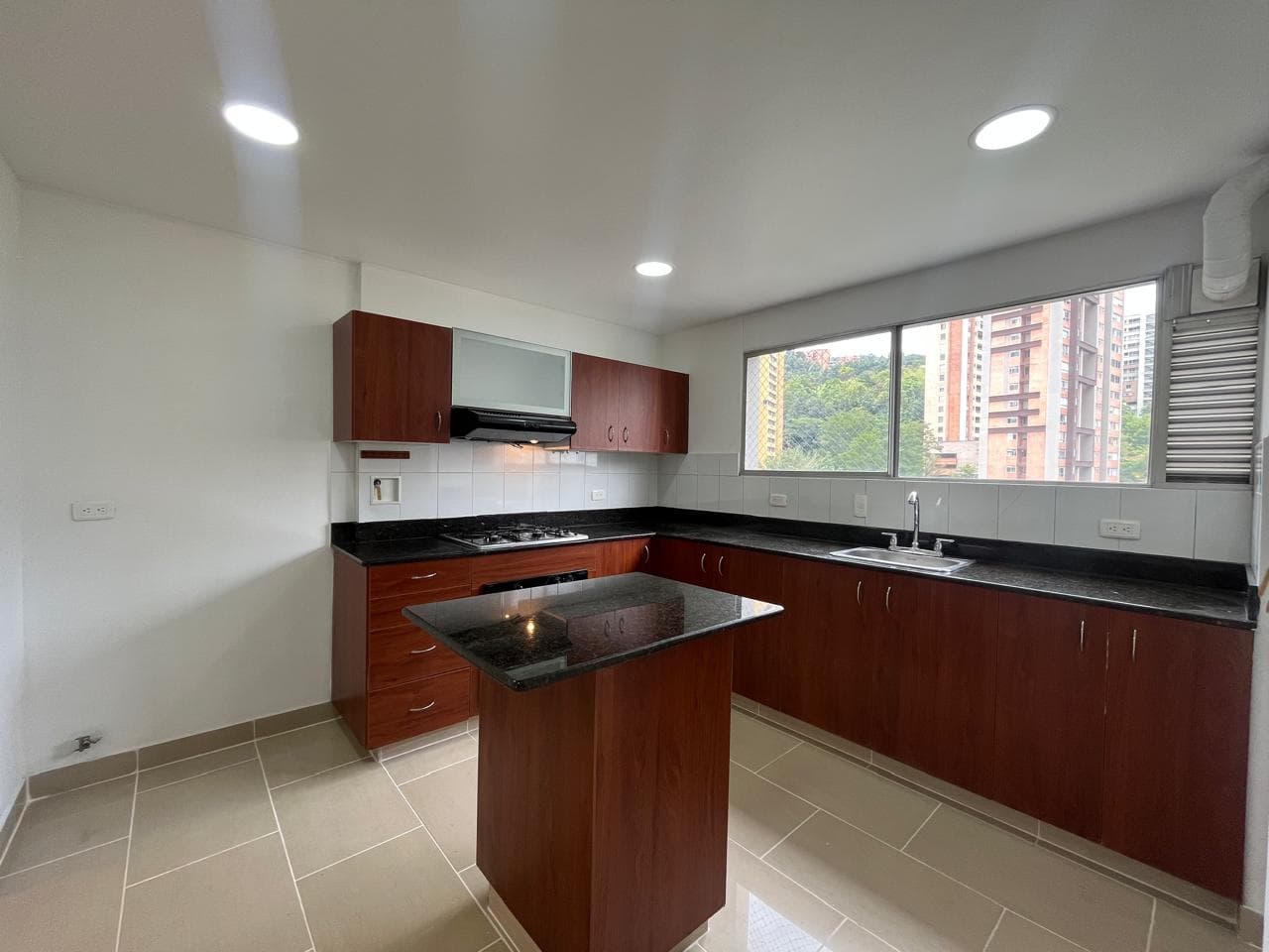 Apartamento en arriendo en Castropol, Poblado, Medellín — foto 2 de 20
