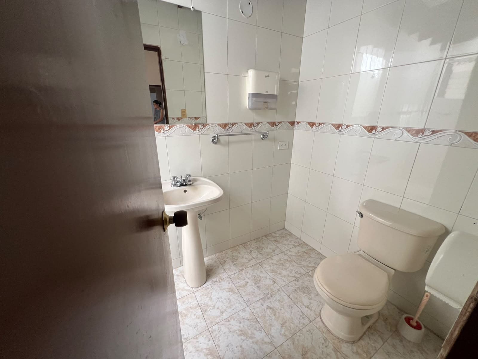 Casa Comercial en arriendo en Laureles, Medellín — foto 5 de 19