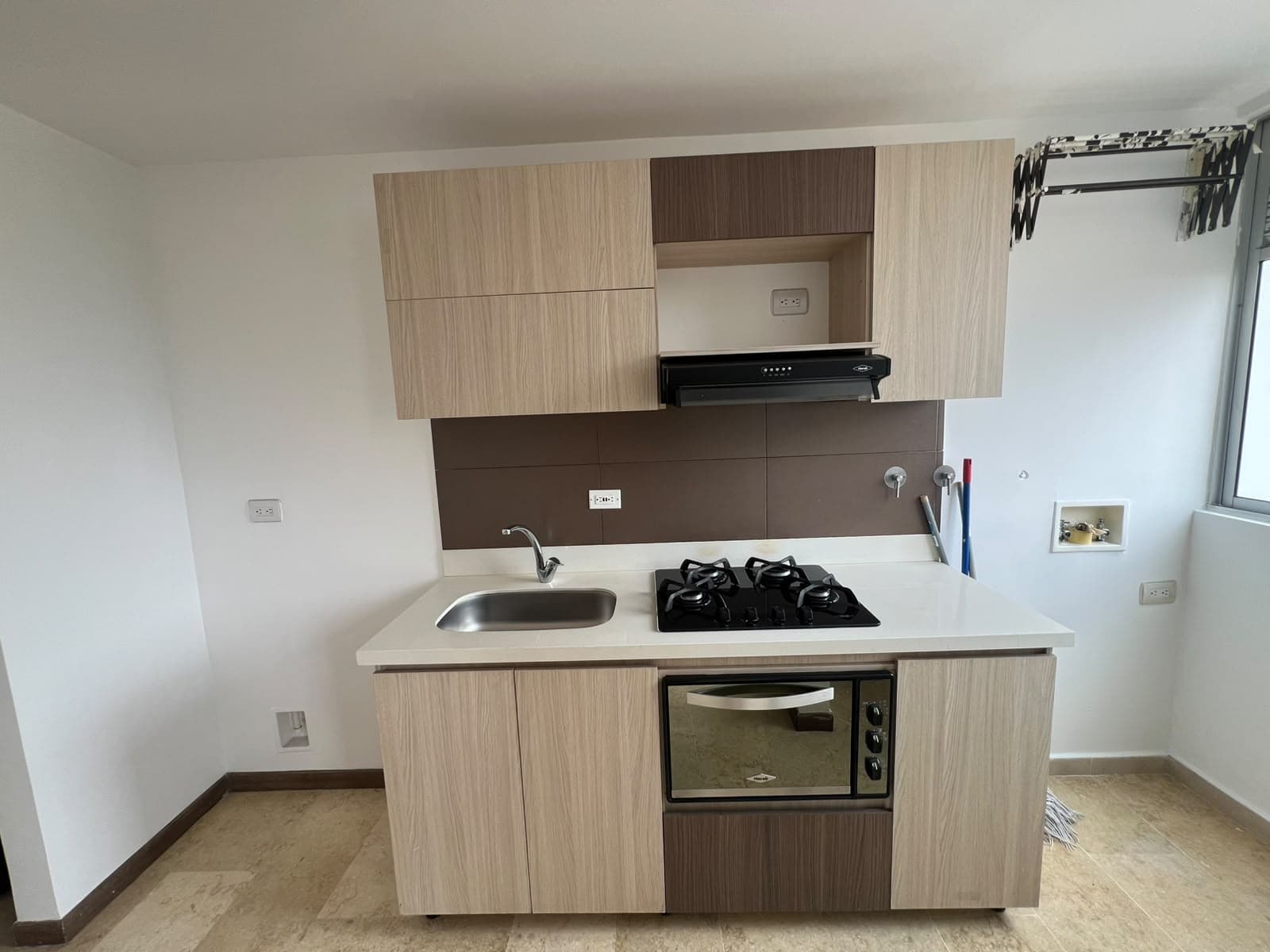 Apartaestudio en arriendo en Laureles, Medellín — foto 3 de 15