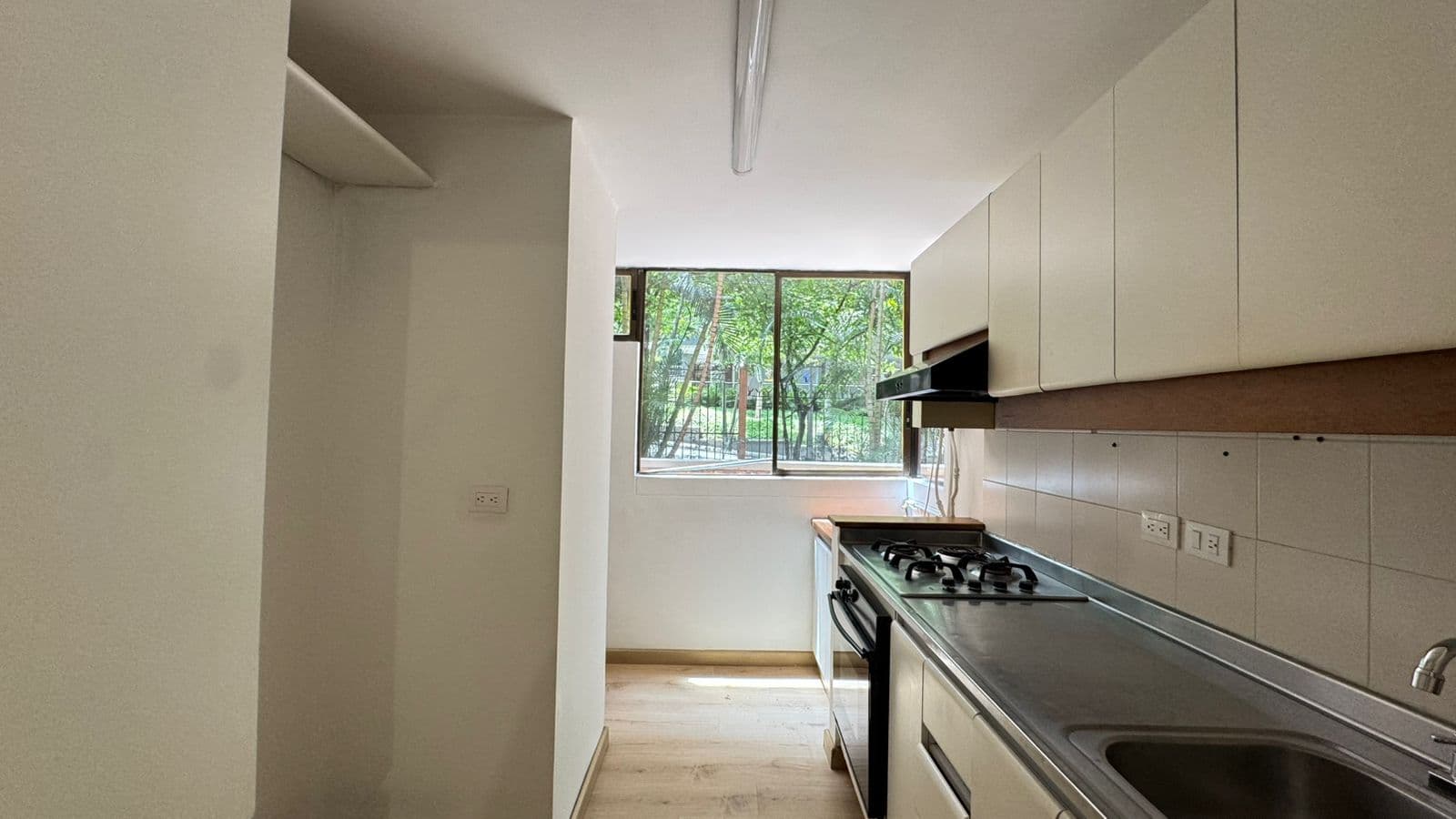 Apartamento en arriendo en Santa María de los Ángeles, Poblado, Medellín — foto 2 de 20