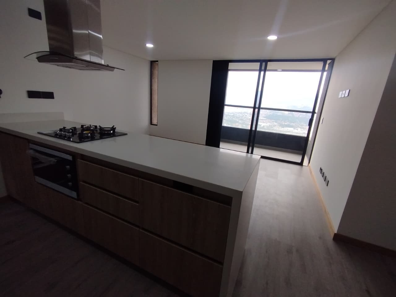 Apartamento en arriendo en Loma del Indio, Poblado, Medellín — foto 4 de 19