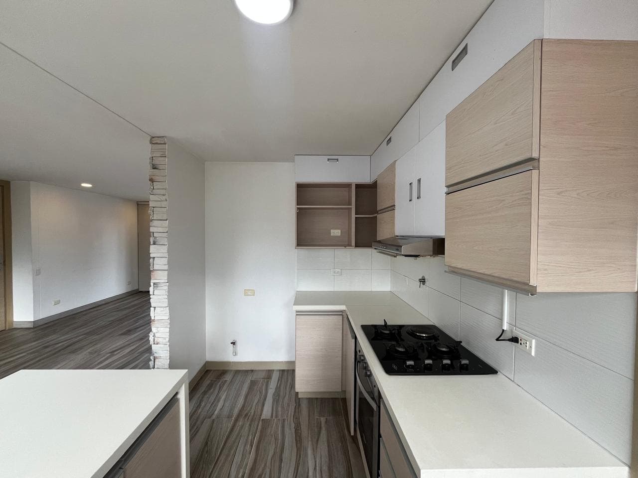 Apartamento en arriendo en Santa María de los Ángeles, Poblado, Medellín — foto 3 de 20