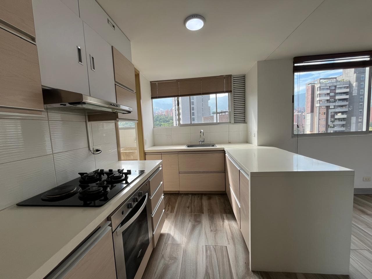 Apartamento en arriendo en Santa María de los Ángeles, Poblado, Medellín — foto 4 de 20