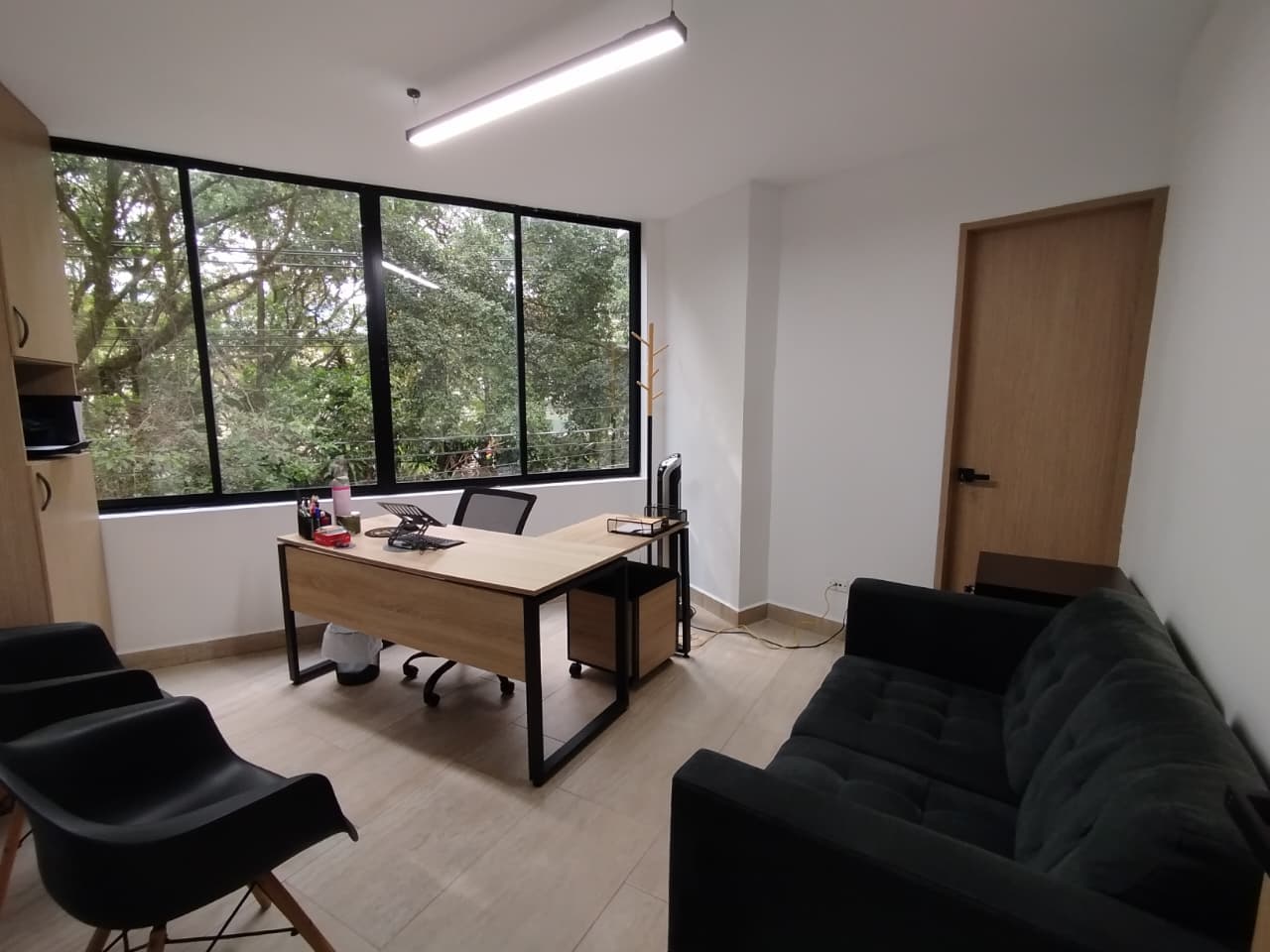 Oficina en arriendo en Miravalle, Belen, Medellín — foto 1 de 16
