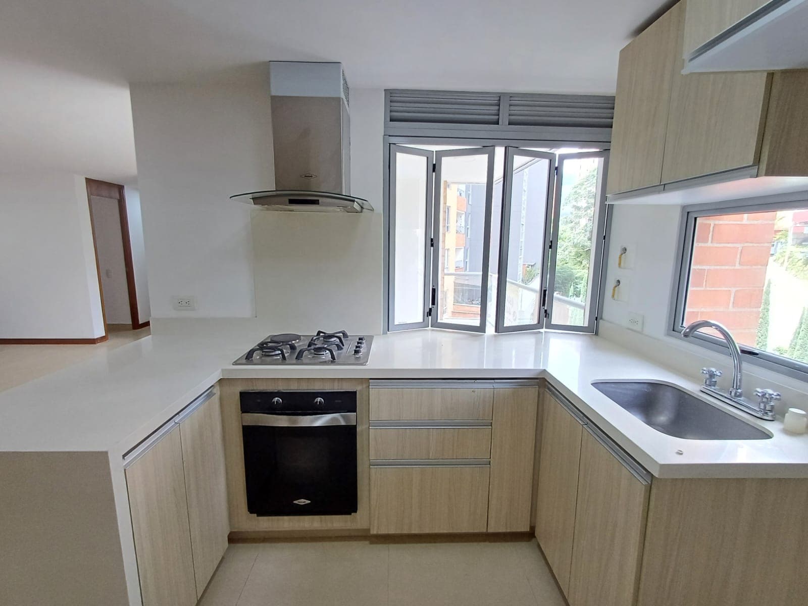 Apartamento en arriendo en Loma de las Brujas, Envigado — foto 1 de 20