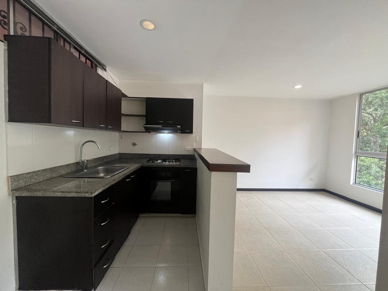 Apartamento en arriendo en Castropol, Poblado, Medellín — foto 1 de 20