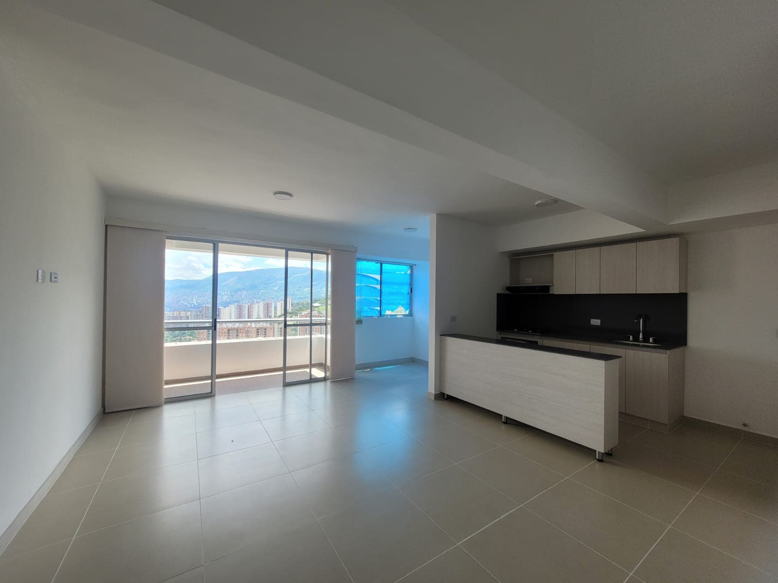 Apartamento en arriendo en Las Lomitas, Sabaneta — foto 1 de 13