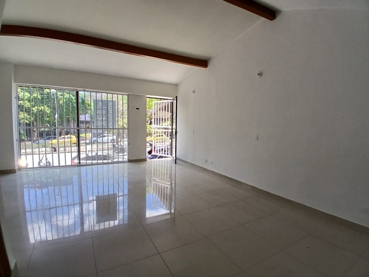 Local en arriendo en Laureles, Medellín — foto 1 de 12