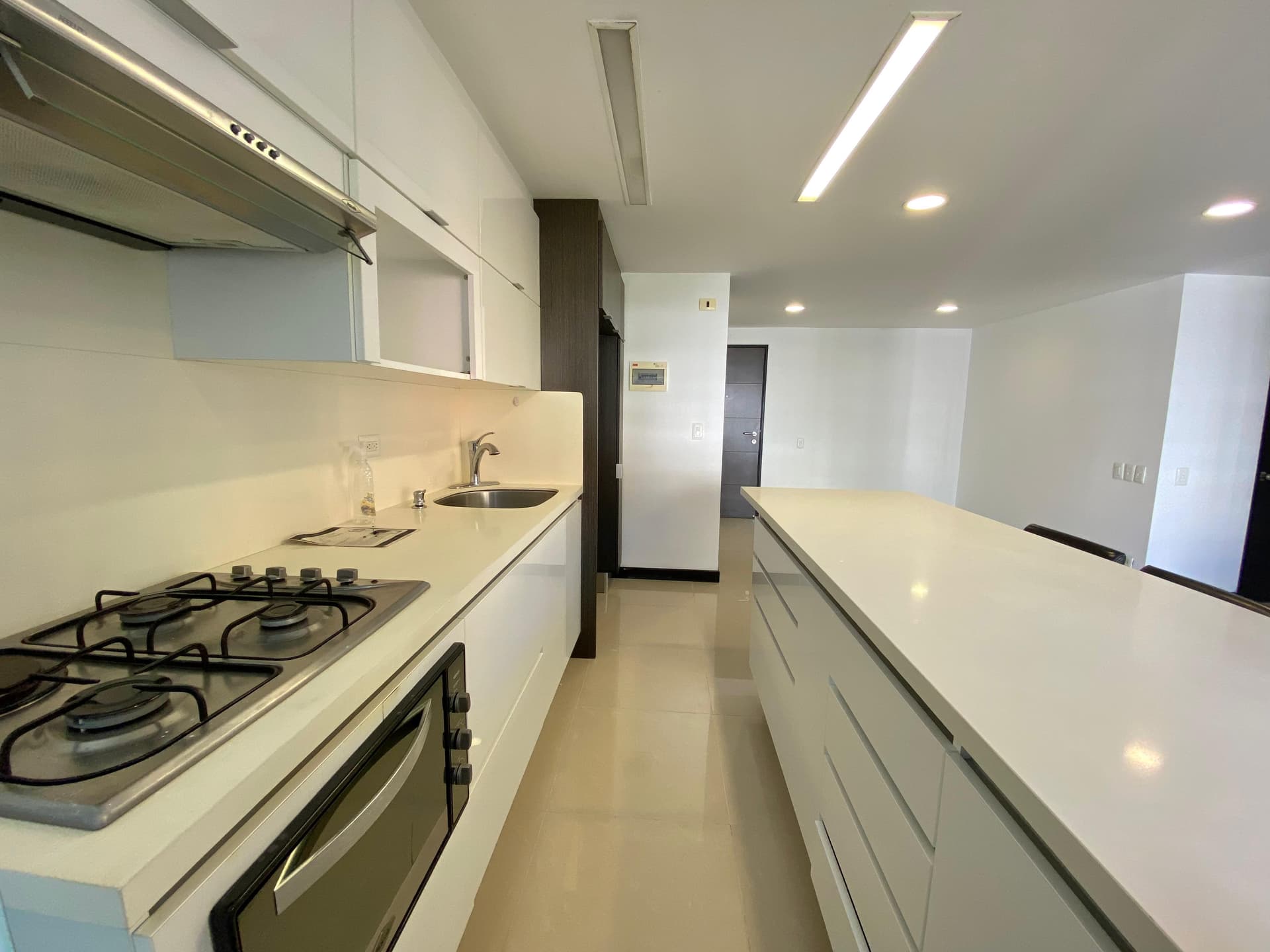 Apartamento en arriendo en Los Gonzalez, Poblado, Medellín — foto 1 de 16