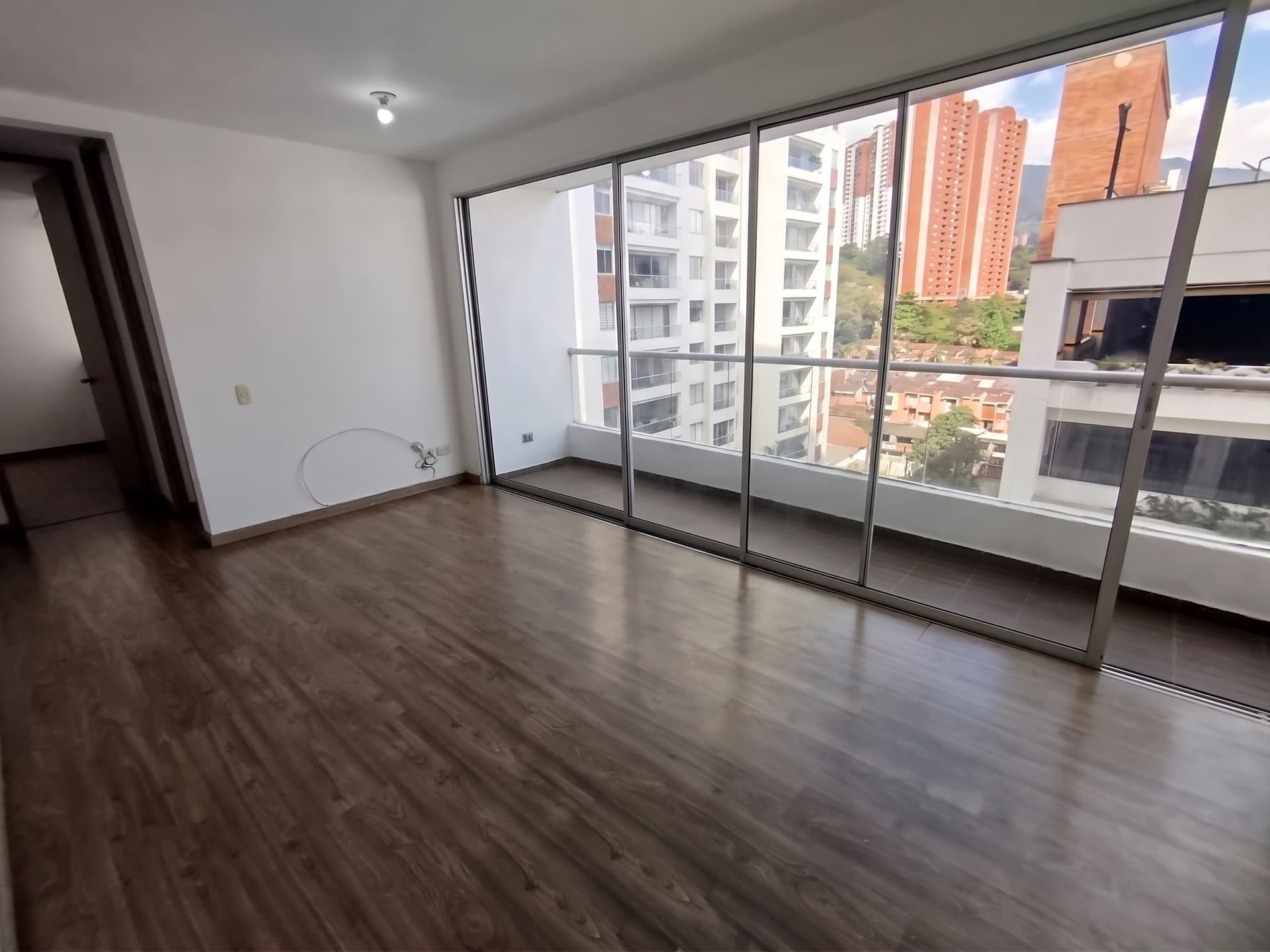 Apartamento en arriendo en Prados de Sabaneta — foto 1 de 20