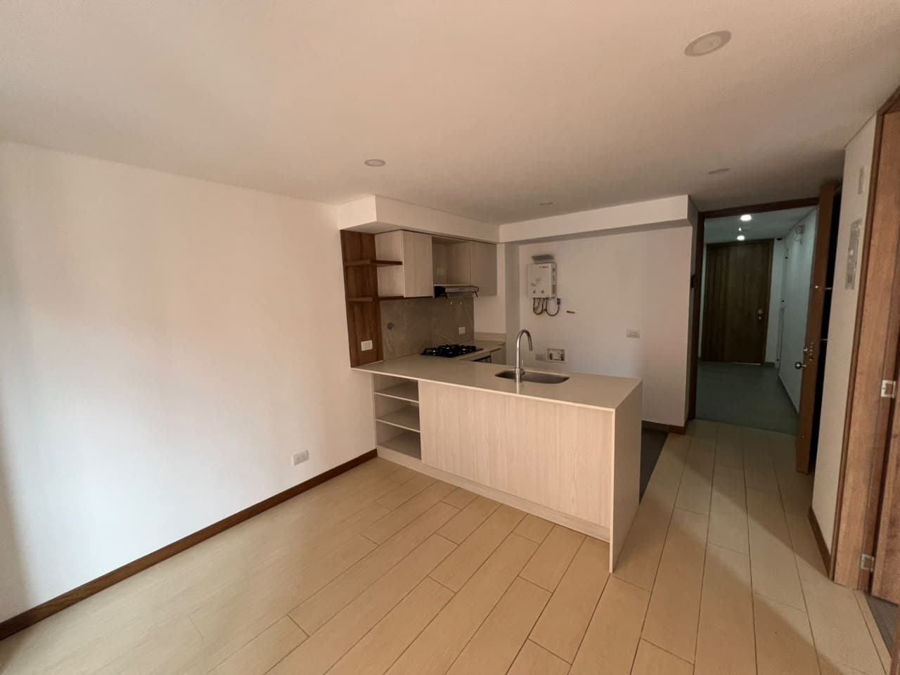 Apartaestudio en arriendo en Los Conquistadores, Laureles, Medellín — foto 4 de 10