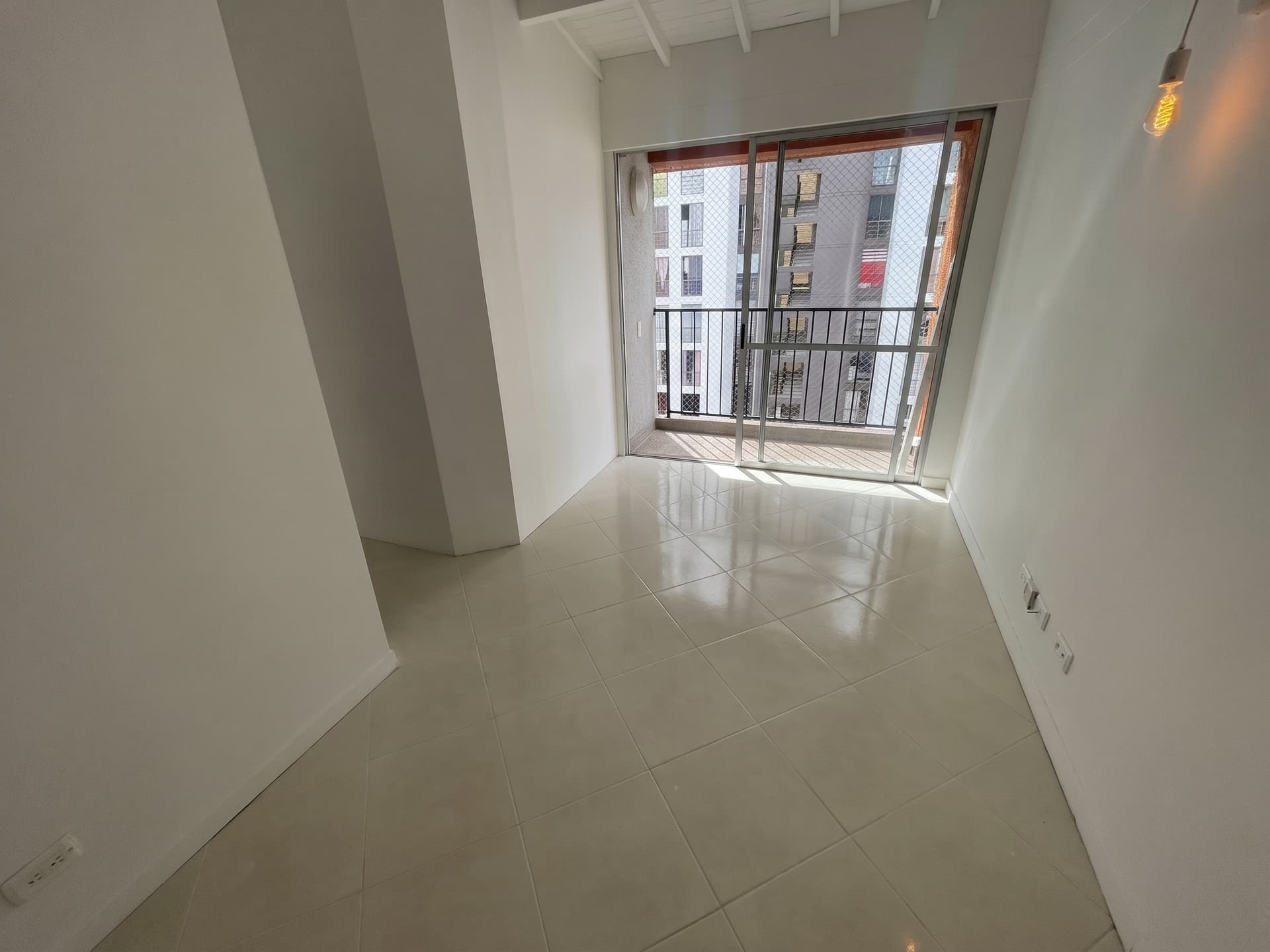 Apartamento en arriendo en Rodeo Alto, Belen, Medellín — foto 1 de 15