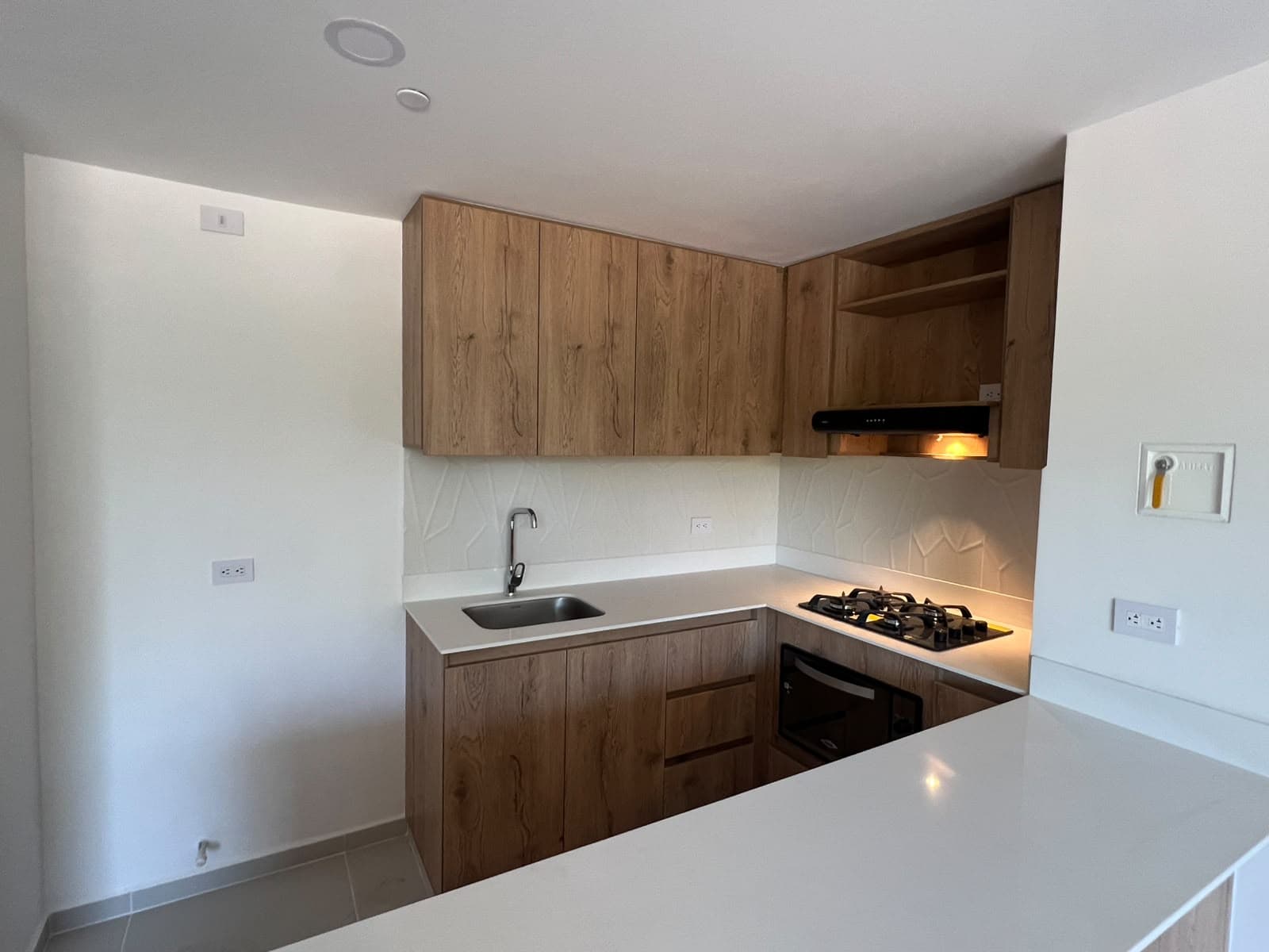 Apartaestudio en arriendo en San German, Laureles, Medellín — foto 2 de 14