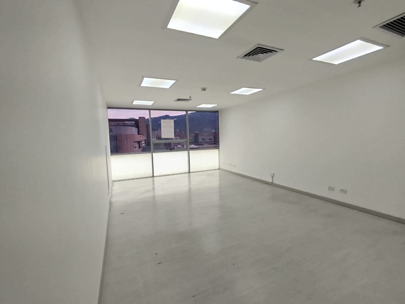 Oficina en arriendo en Sabaneta — foto 1 de 10
