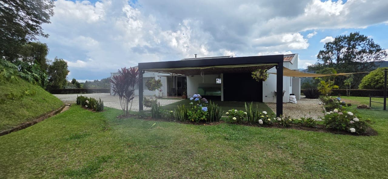 Casa Vivienda en arriendo en Las Palmas, Envigado — foto 1 de 13