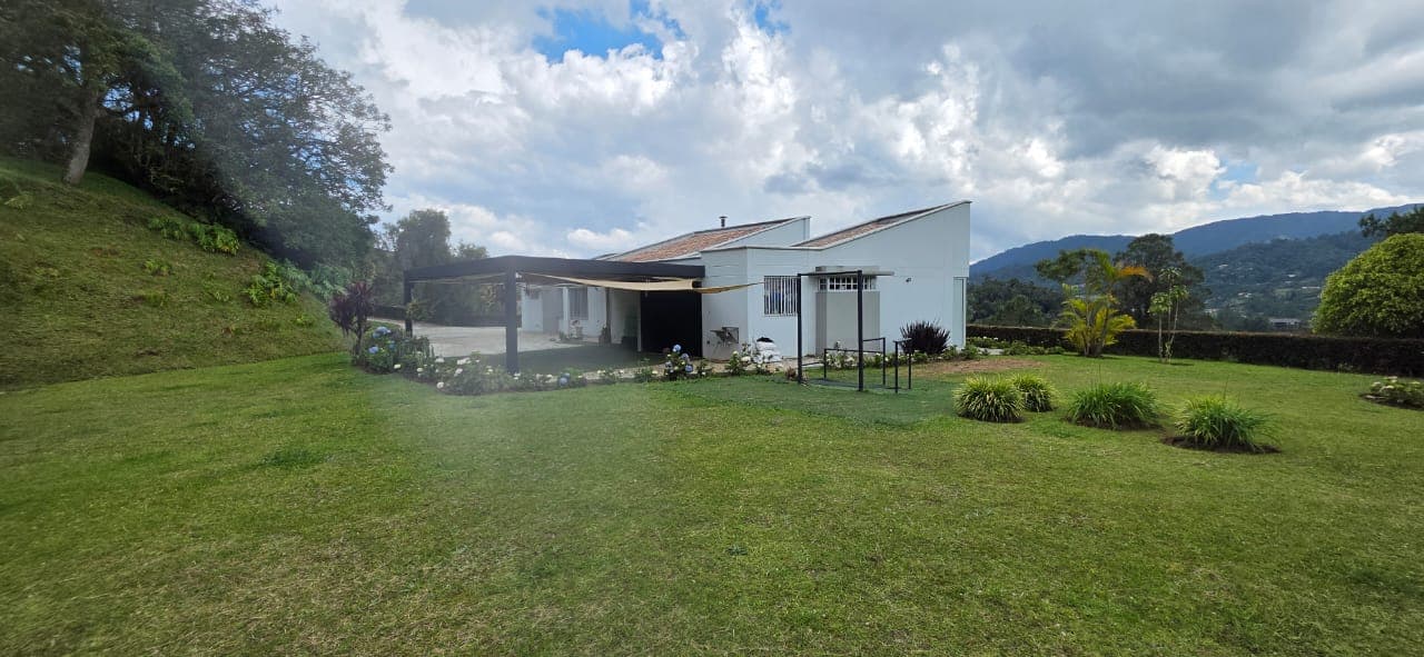 Casa Vivienda en arriendo en Las Palmas, Envigado — foto 2 de 13