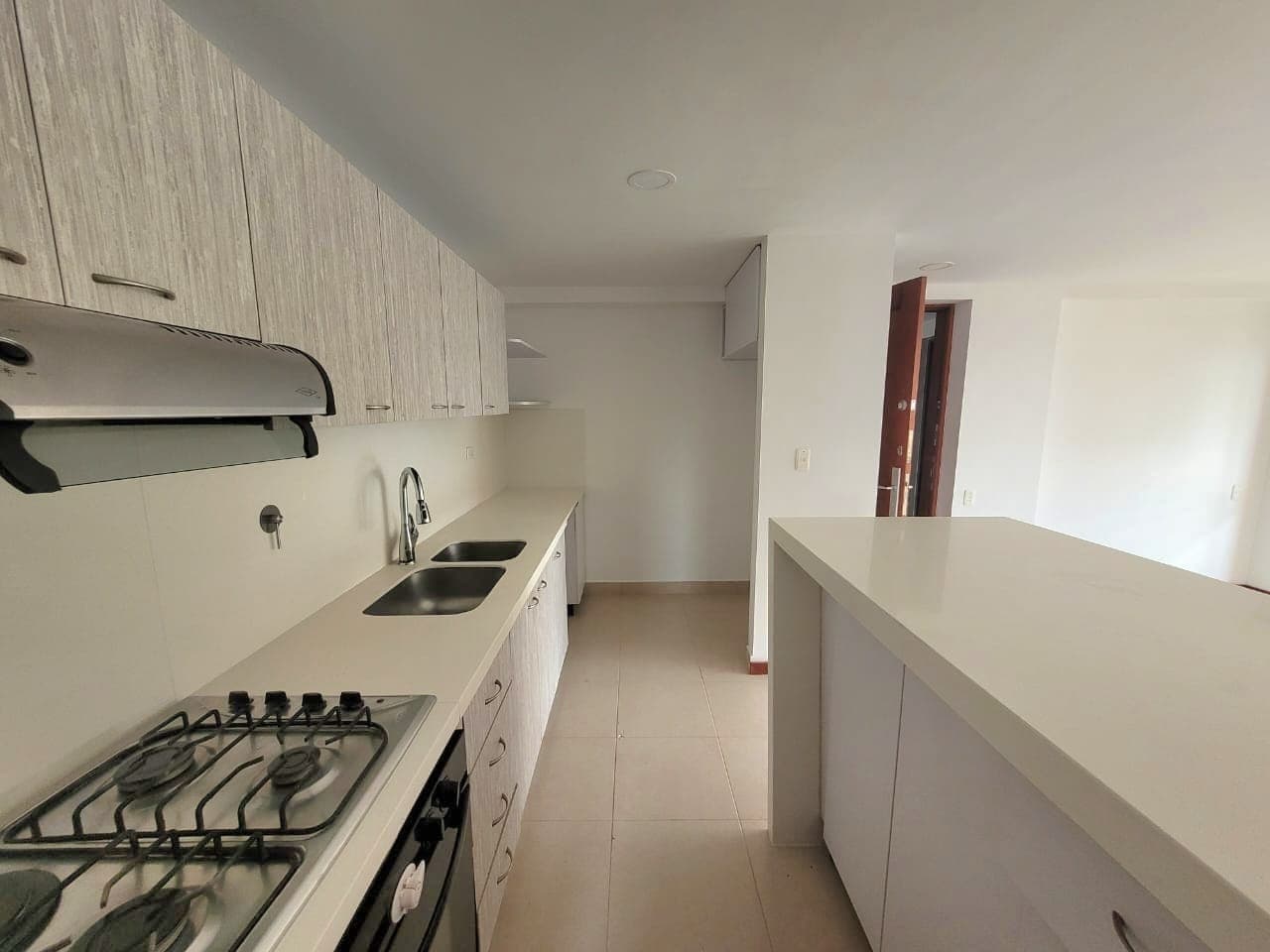 Apartamento en arriendo en Loma de los Benedictinos, Envigado — foto 2 de 19