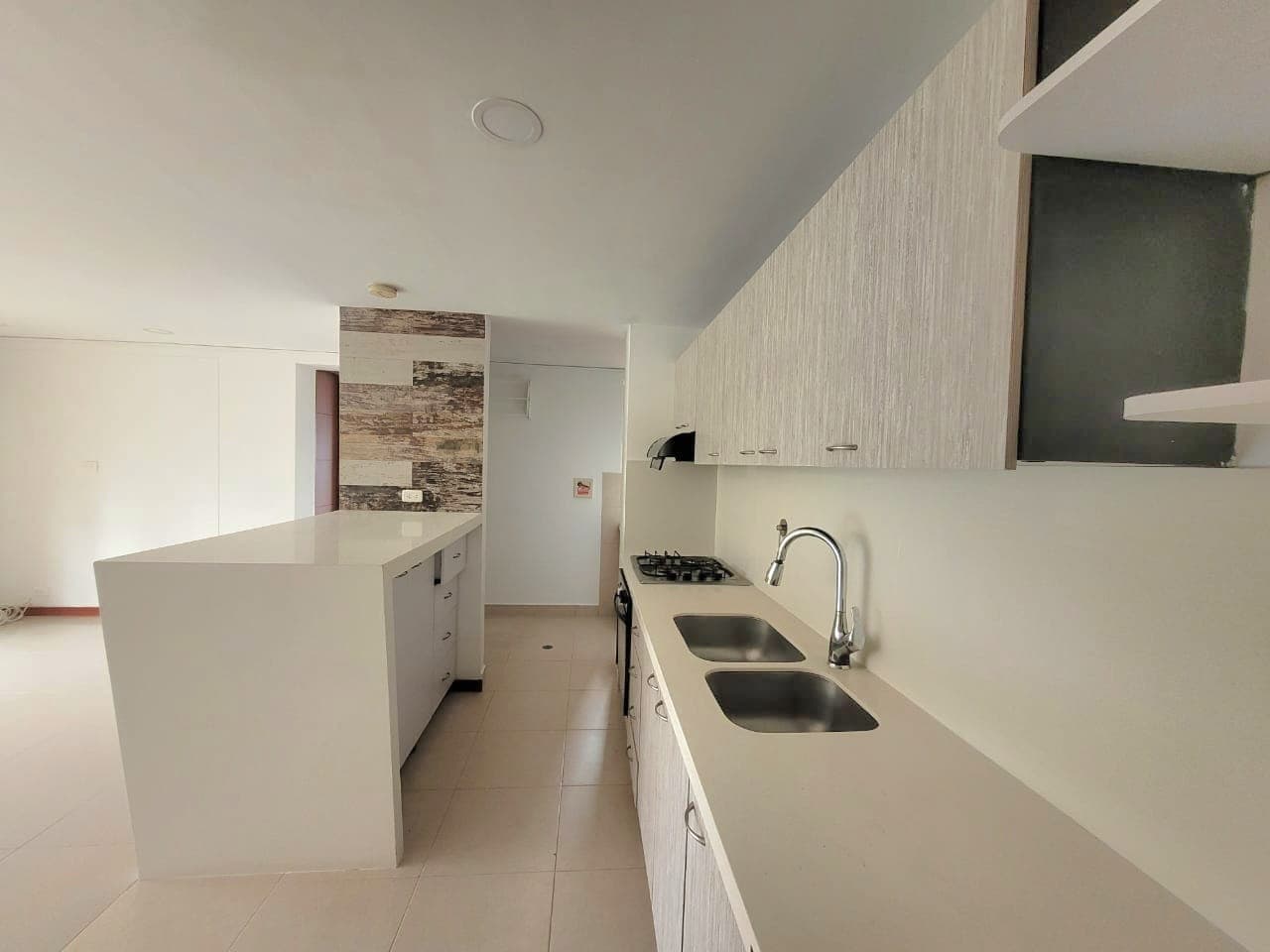 Apartamento en arriendo en Loma de los Benedictinos, Envigado — foto 4 de 19
