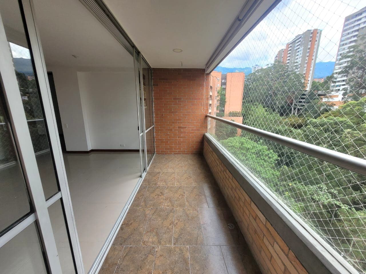 Apartamento en arriendo en Loma de los Benedictinos, Envigado — foto 5 de 19