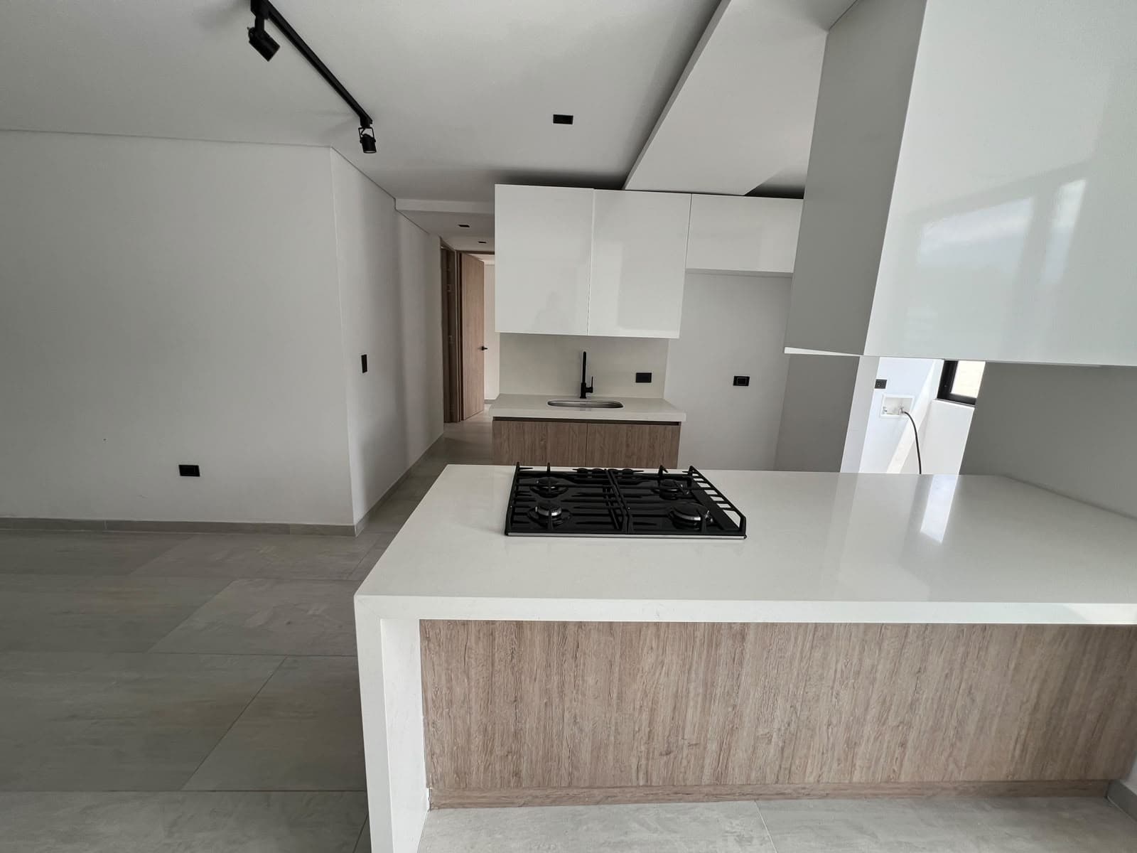 Apartamento en arriendo en Los Conquistadores, Laureles, Medellín — foto 1 de 14