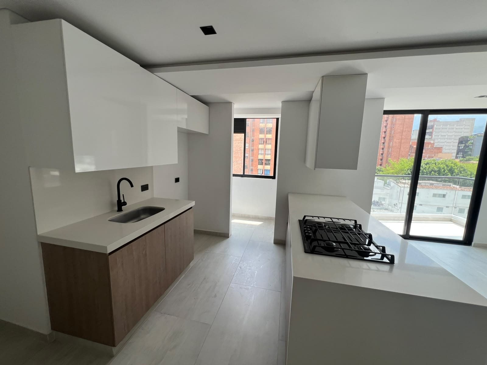 Apartamento en arriendo en Los Conquistadores, Laureles, Medellín — foto 2 de 14