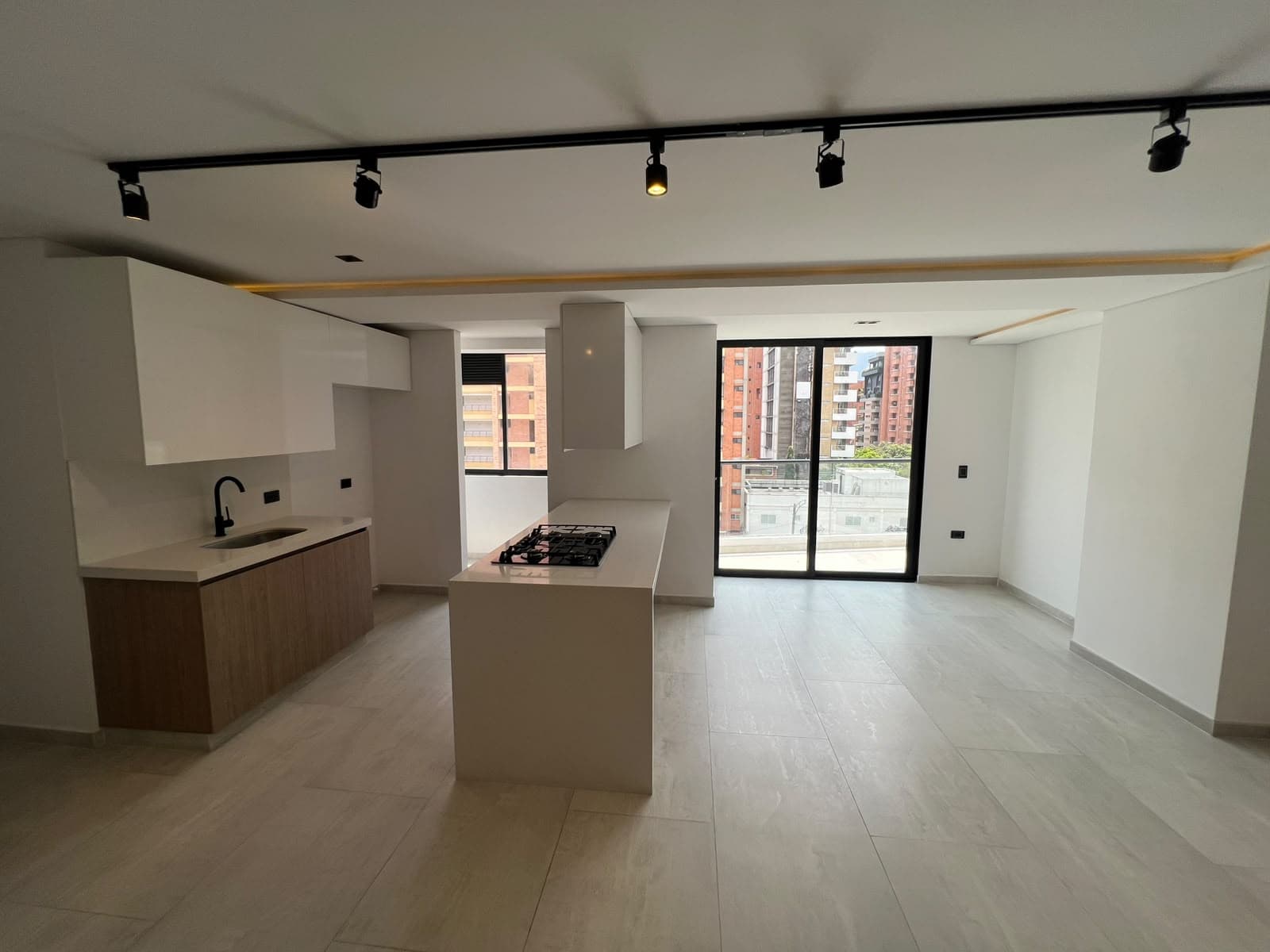 Apartamento en arriendo en Los Conquistadores, Laureles, Medellín — foto 3 de 14