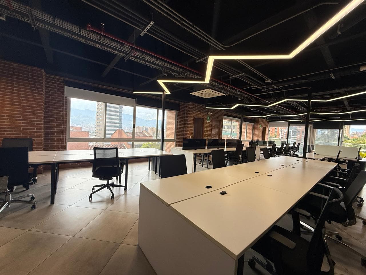 Oficina en arriendo en Castropol, Poblado, Medellín — foto 1 de 20
