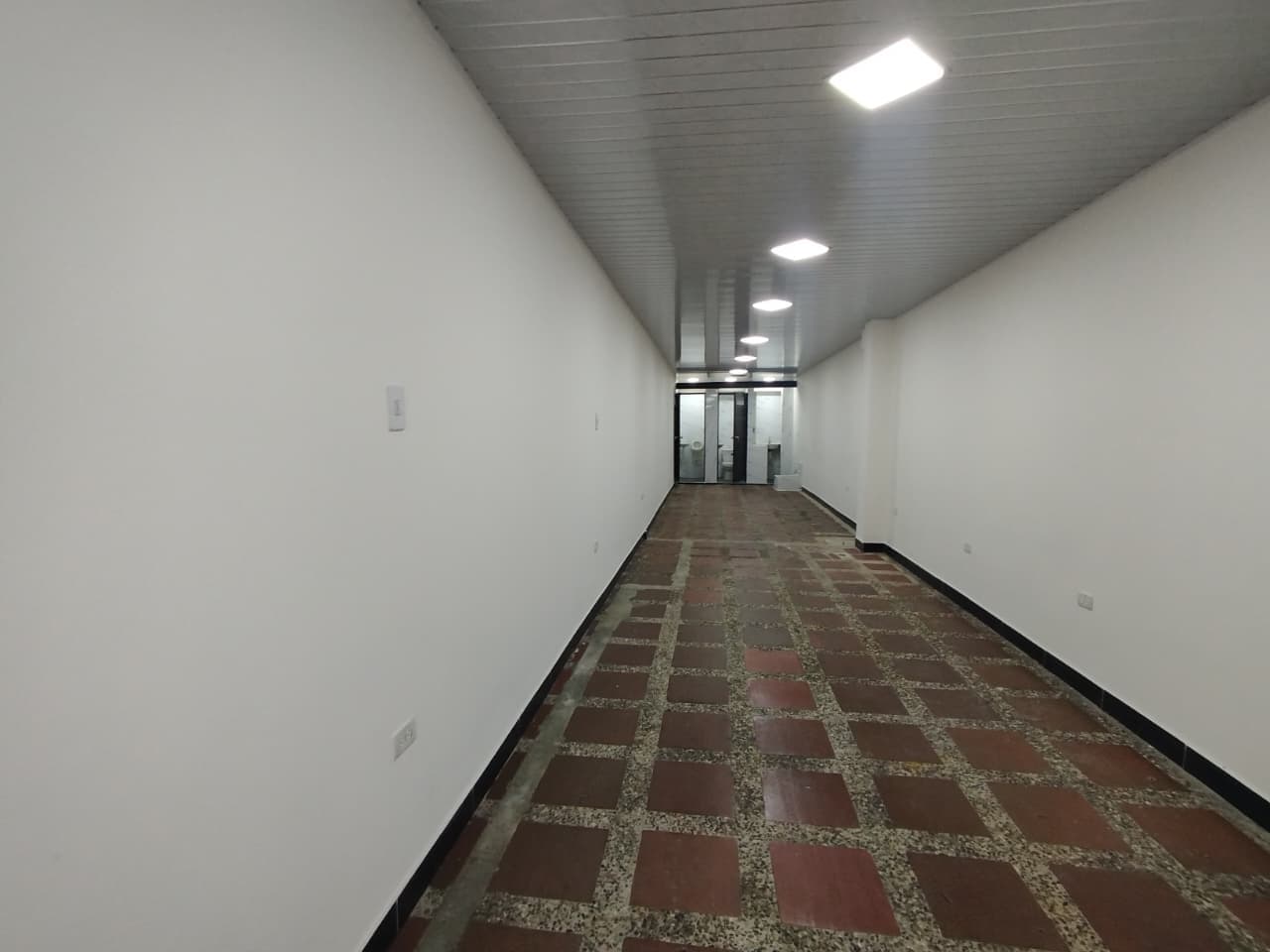 Local en arriendo en La Candelaria, Centro, Medellín — foto 1 de 11