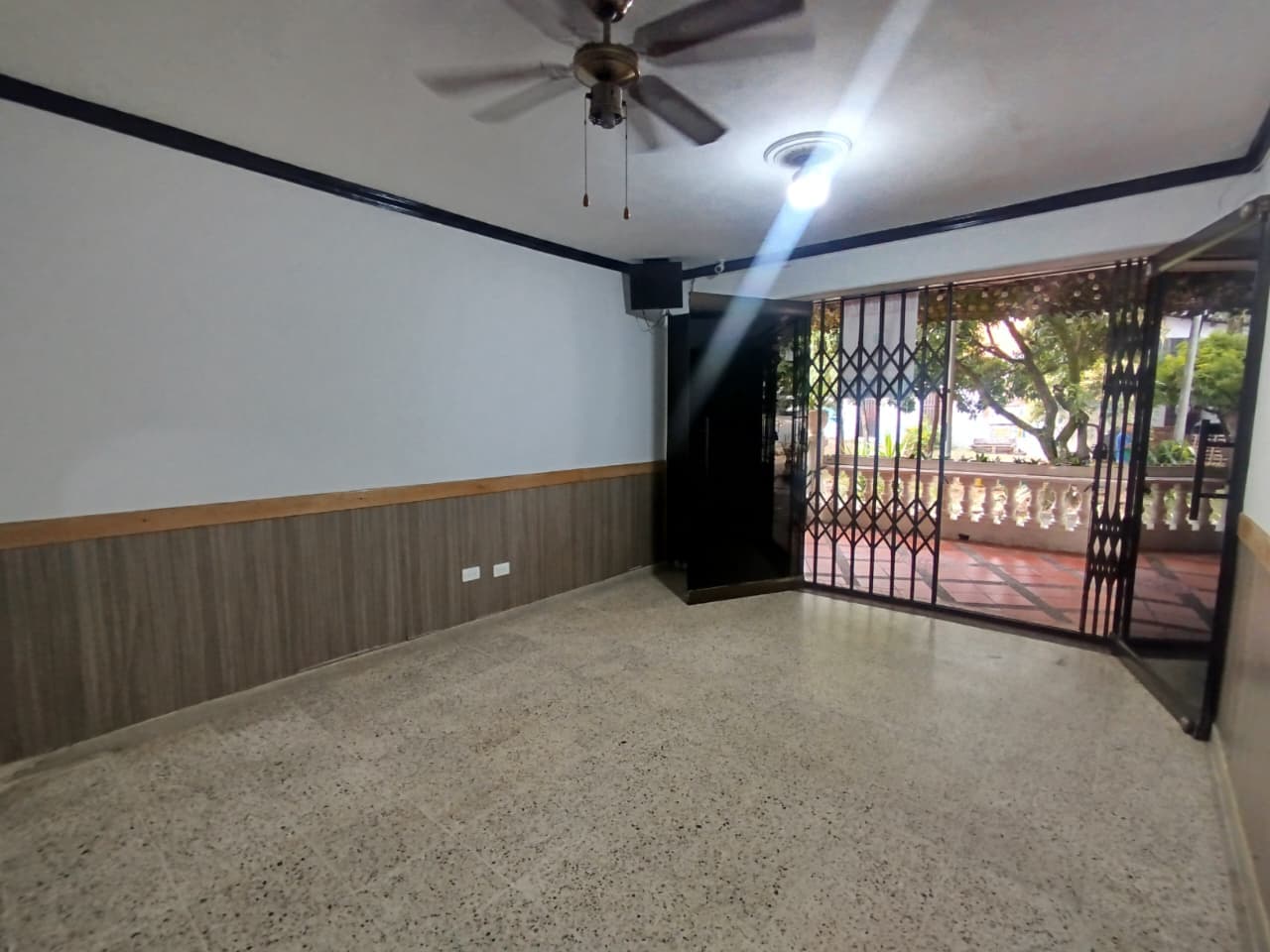 Local en arriendo en Laureles, Medellín — foto 1 de 11