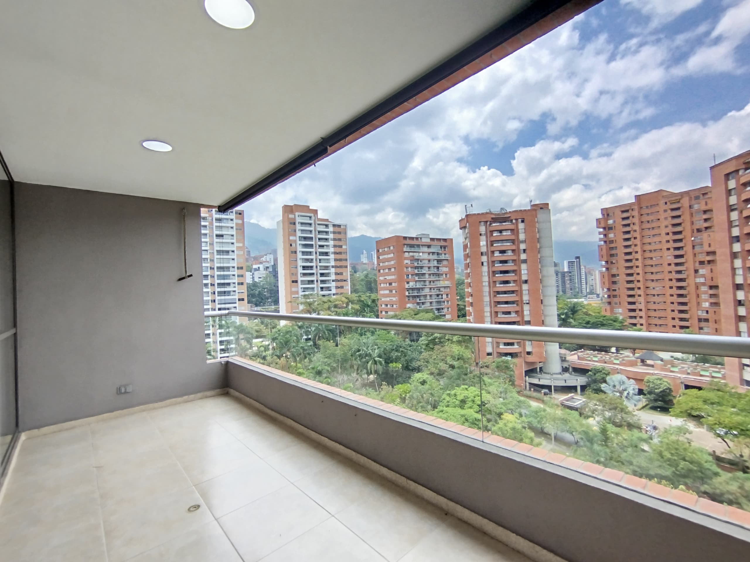 Apartamento en arriendo en Milla de Oro, Poblado, Medellín — foto 5 de 20