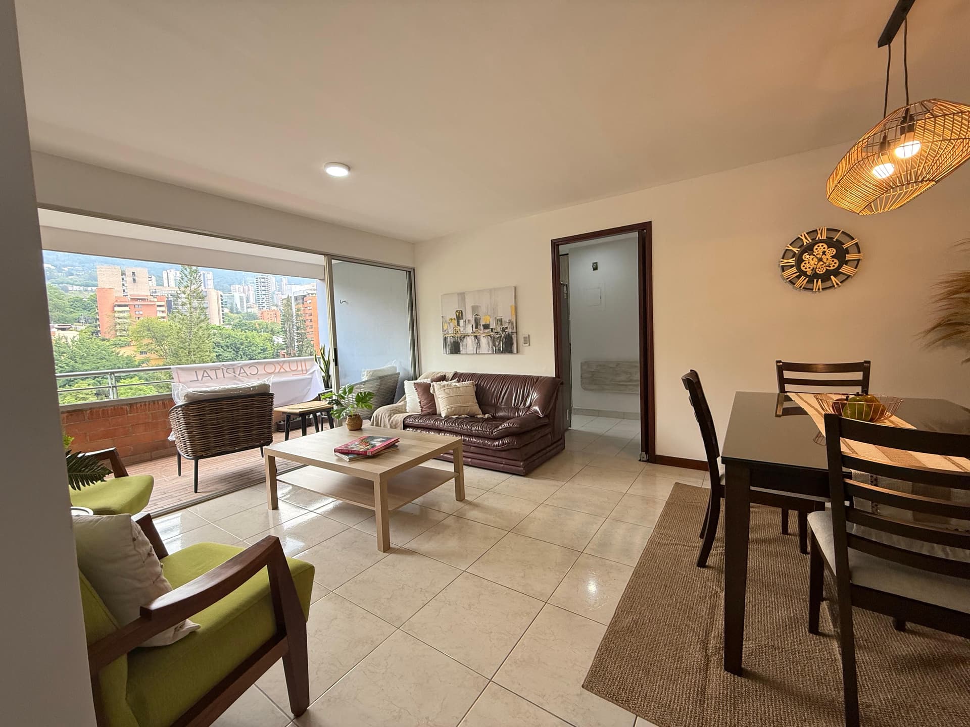Apartamento en arriendo en Castropol, Poblado, Medellín — foto 1 de 20
