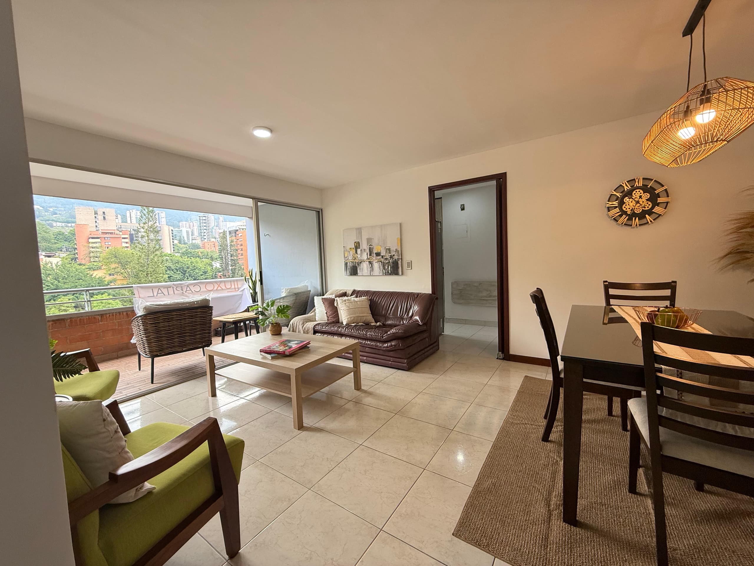 Apartamento en arriendo en Castropol, Poblado, Medellín — foto 1 de 20