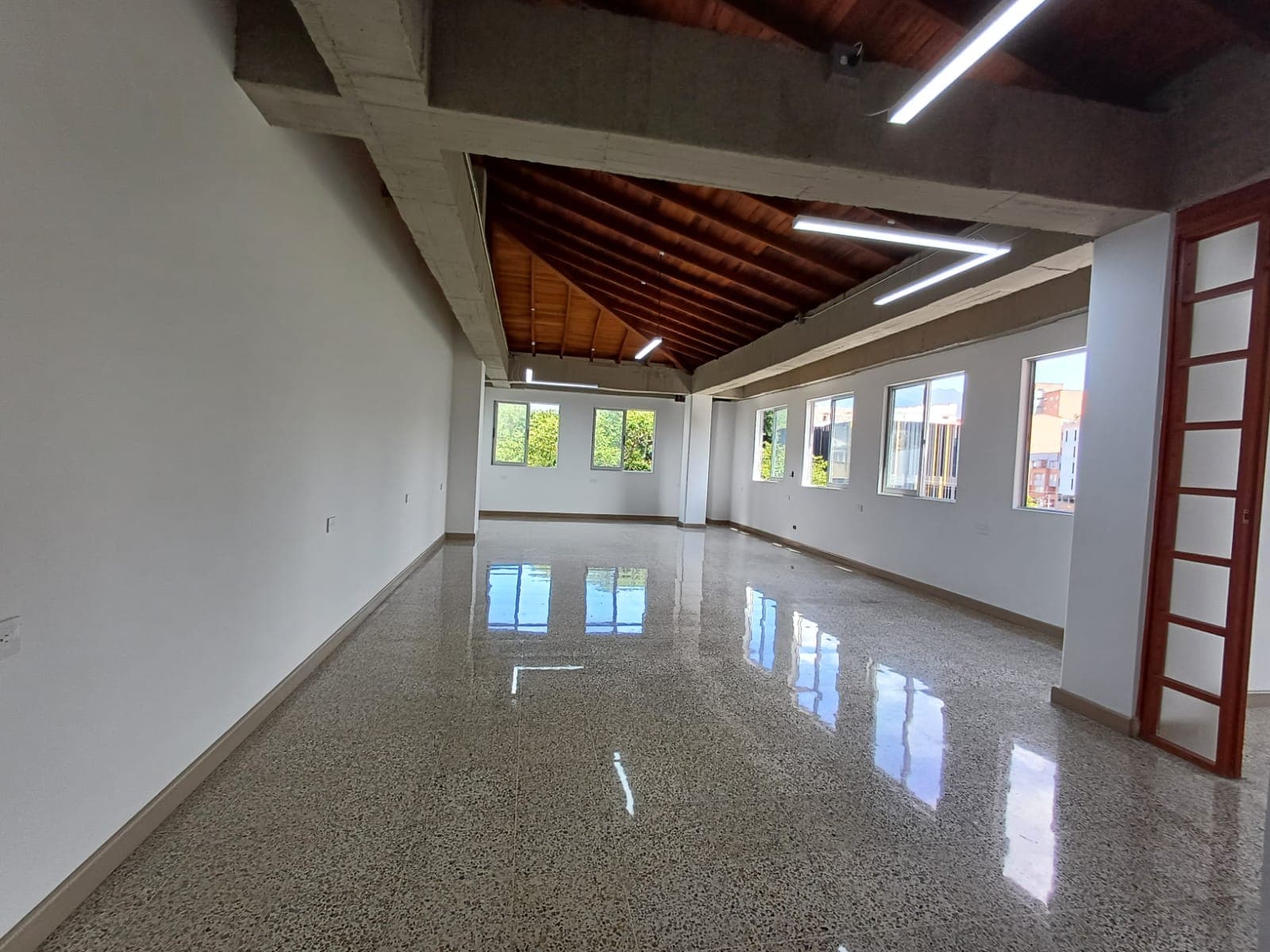Oficina en arriendo en Laureles, Medellín — foto 3 de 16