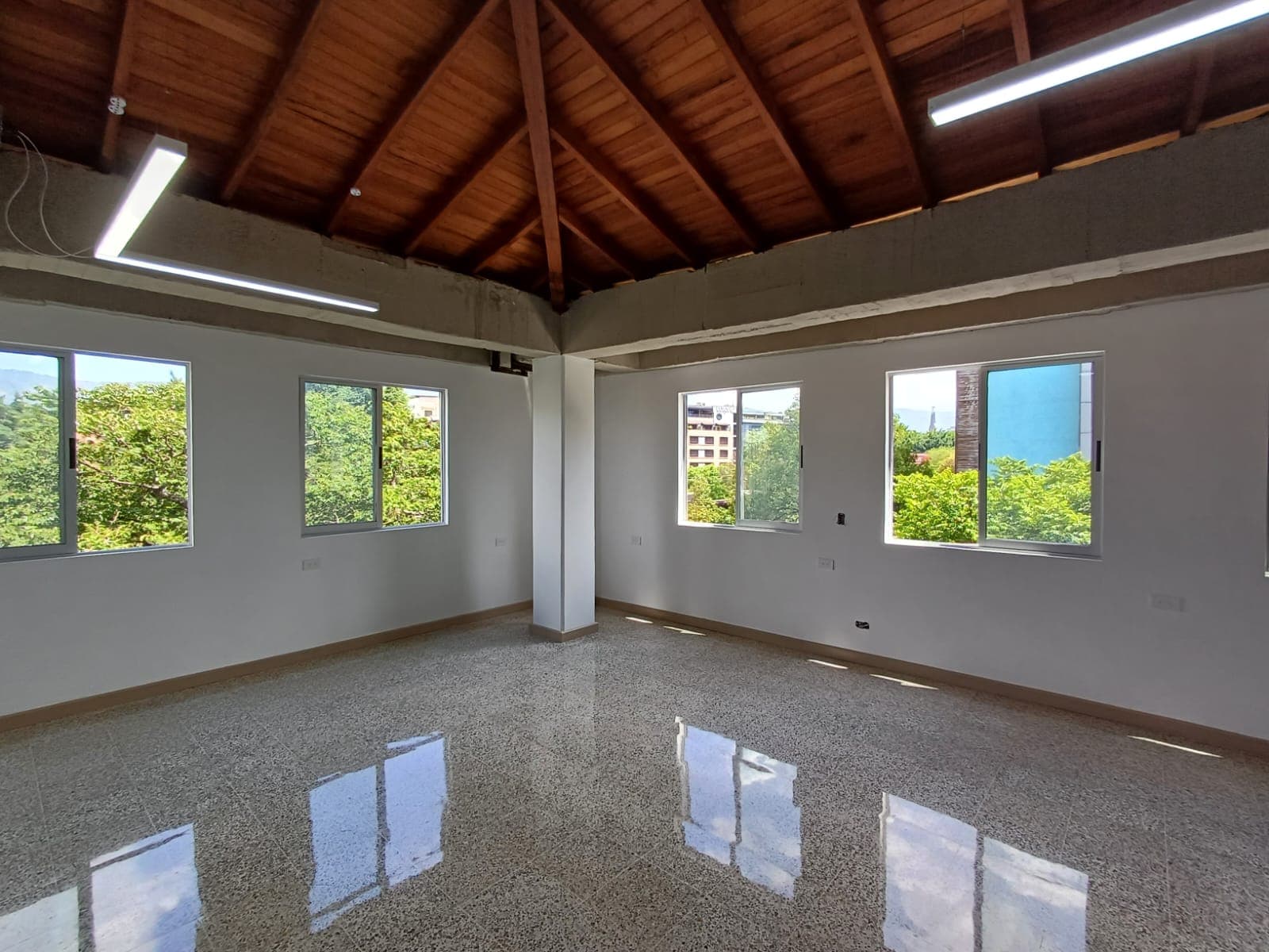 Oficina en arriendo en Laureles, Medellín — foto 4 de 16