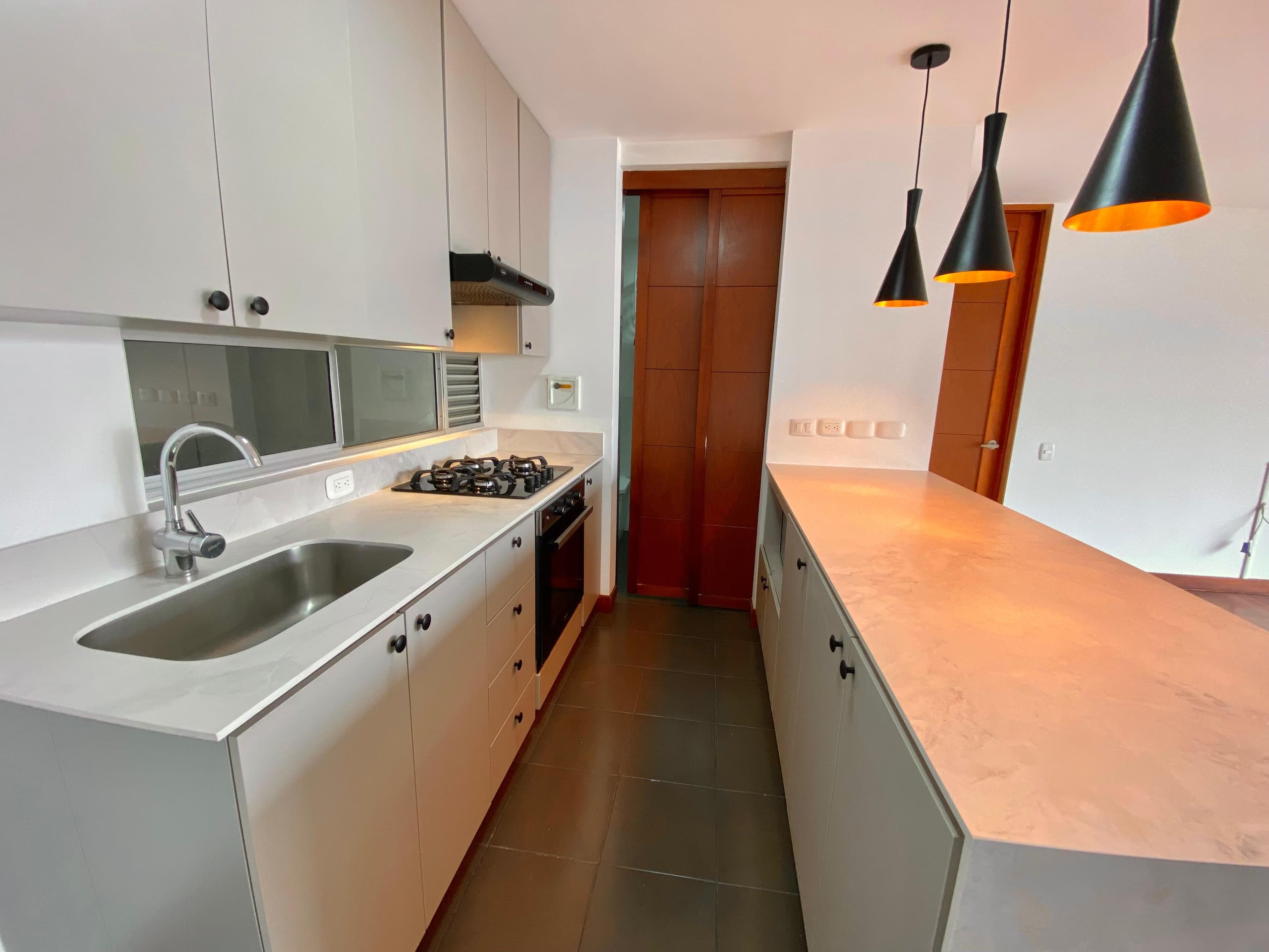 Apartamento en arriendo en Milla de Oro, Poblado, Medellín — foto 2 de 14