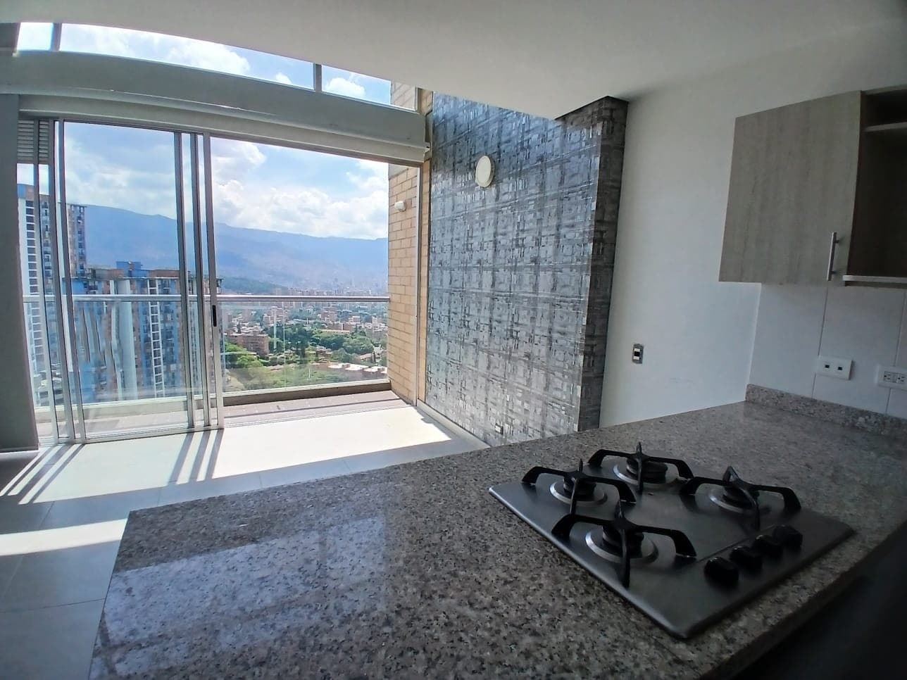 Apartamento en arriendo en Calasanz Parte Alta, La America, Medellín — foto 2 de 14