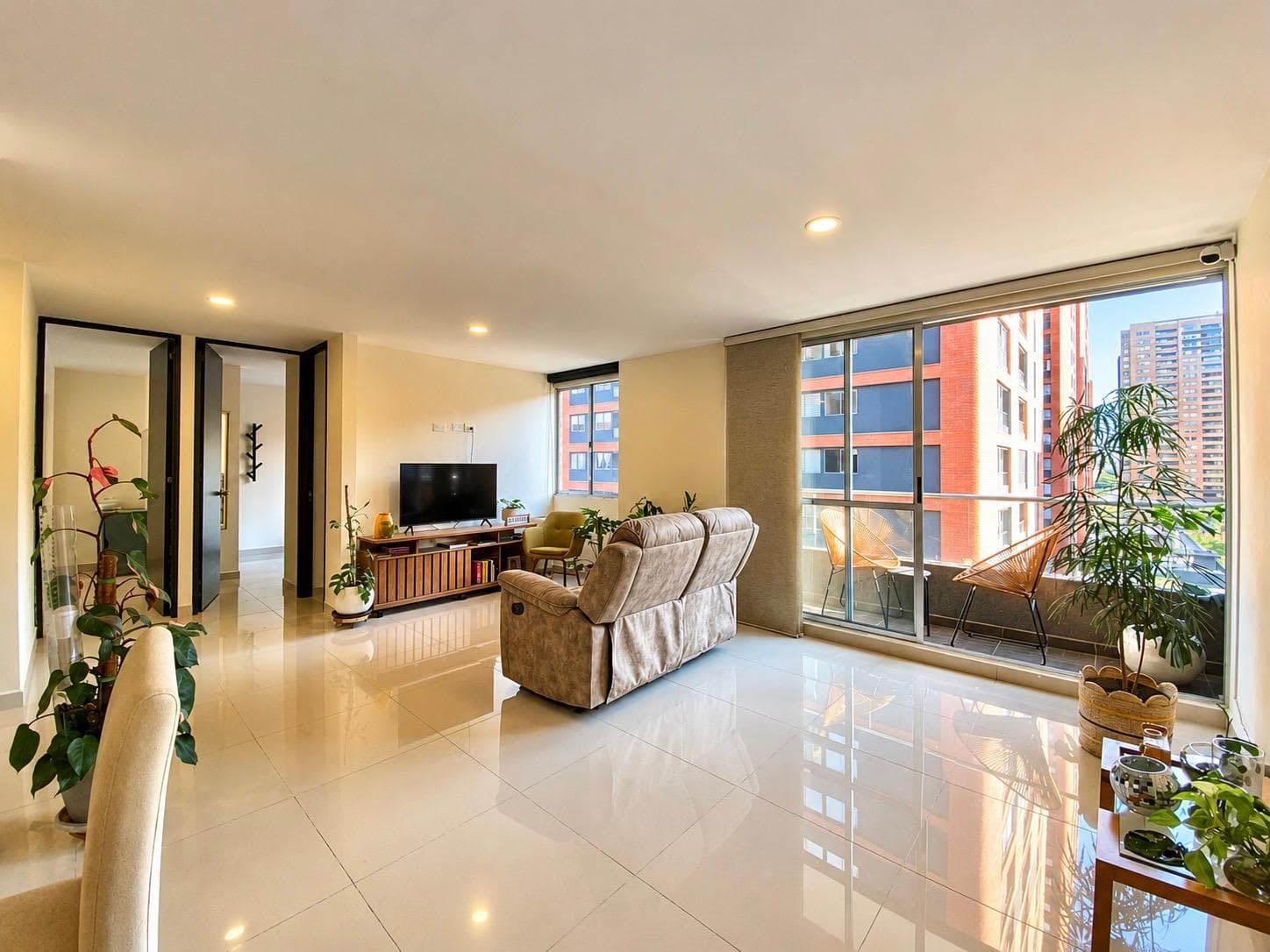 Apartamento en arriendo en Ciudad del Rio, Medellín — foto 1 de 17