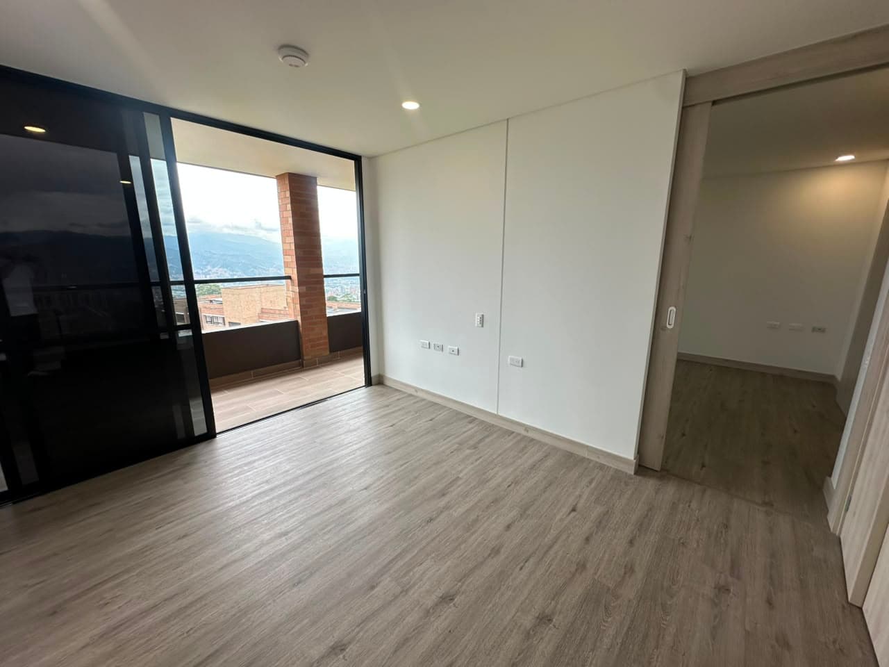 Apartamento en arriendo en Loma del Escobero, Envigado — foto 2 de 17