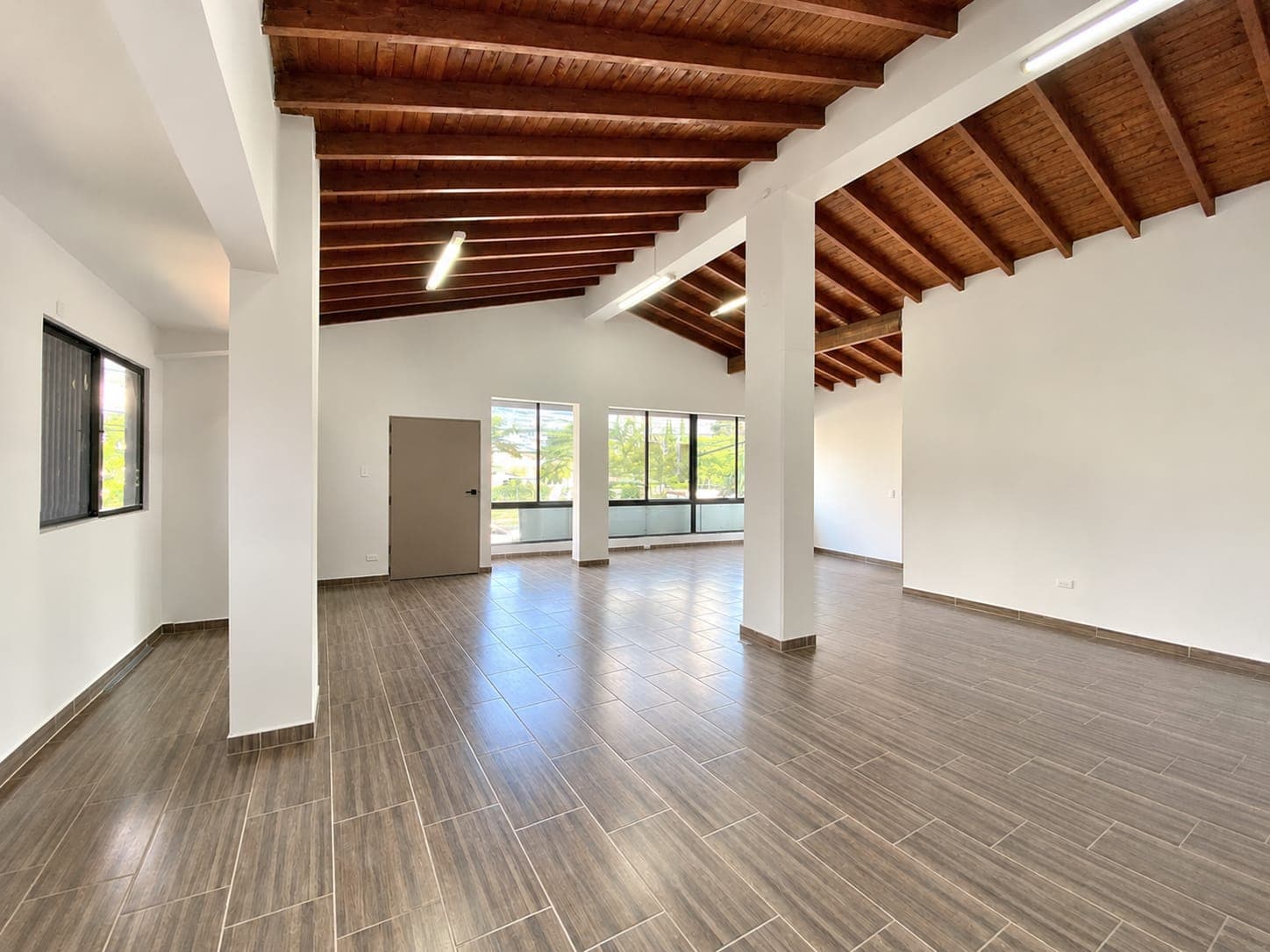 Oficina en arriendo en Guayabal, Belen, Medellín — foto 1 de 12