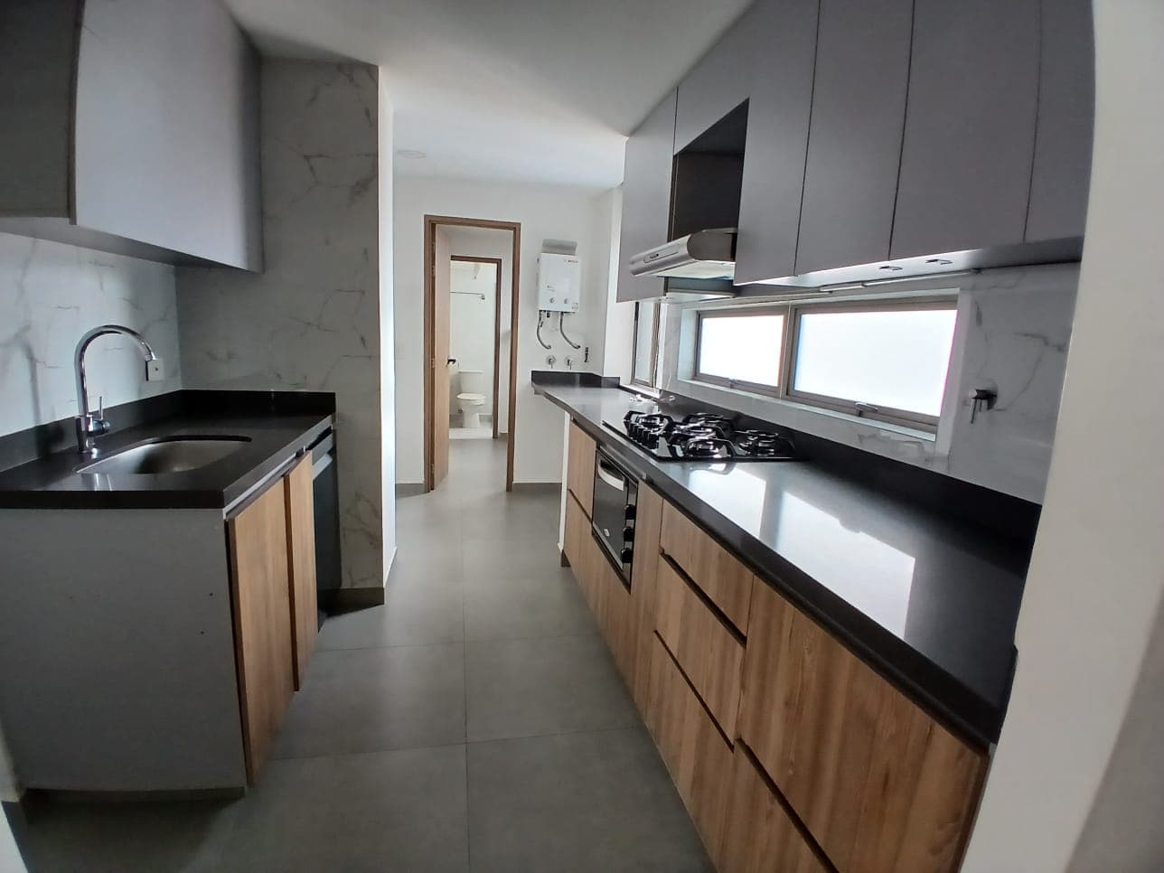 Apartamento en arriendo en Los Conquistadores, Laureles, Medellín — foto 1 de 19