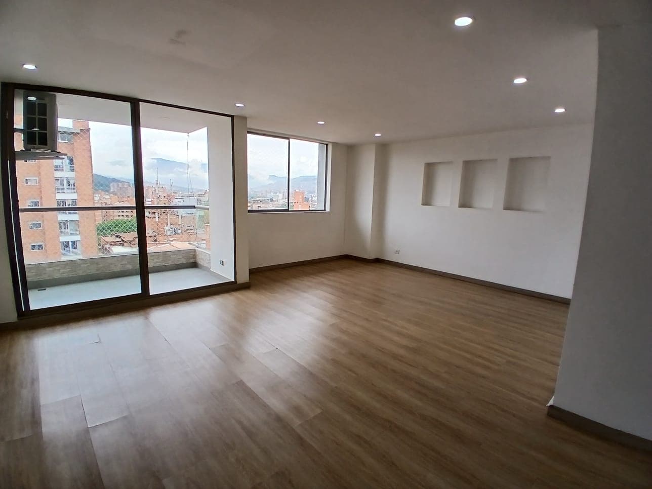 Apartamento en arriendo en Los Conquistadores, Laureles, Medellín — foto 3 de 19