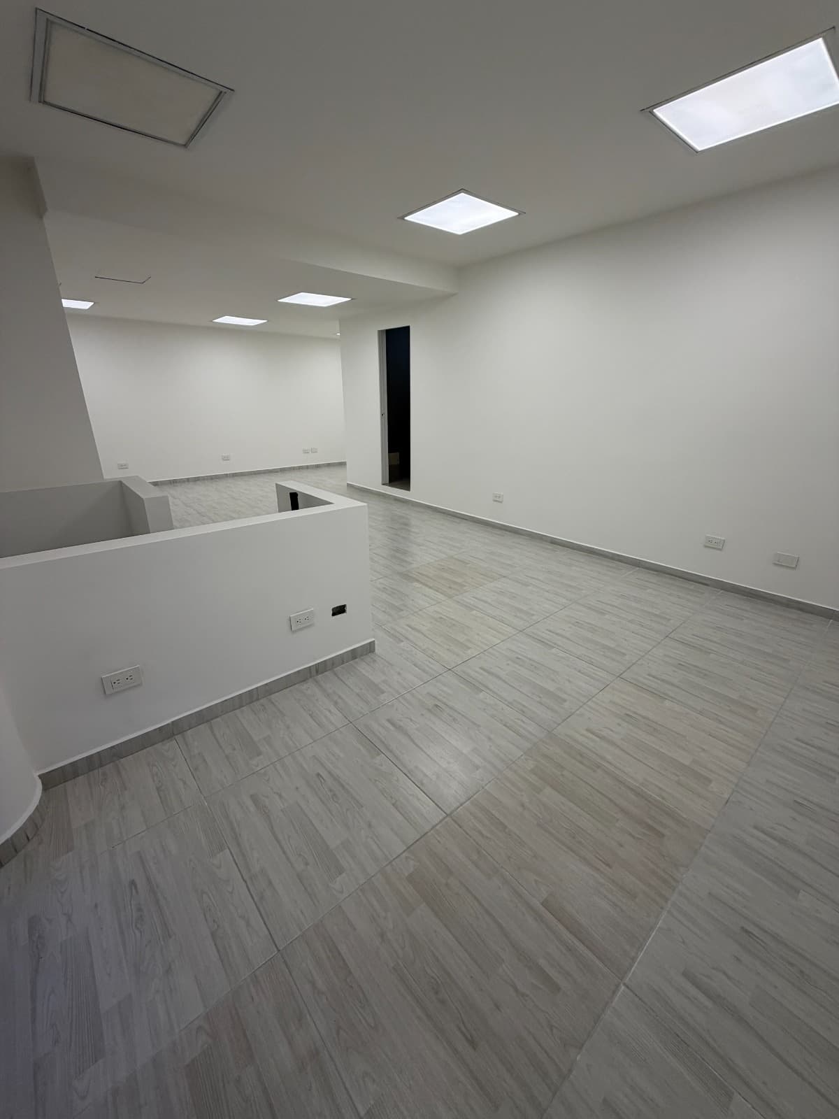 Local en arriendo en Ciudad del Rio, Medellín — foto 1 de 12