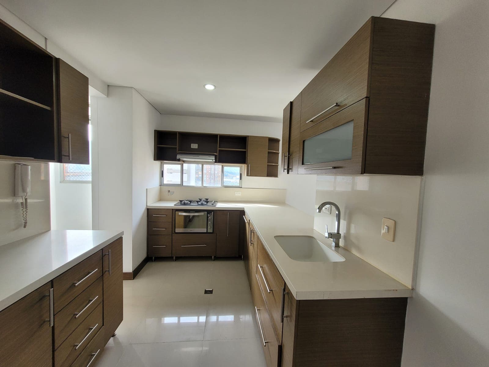 Apartamento en arriendo en Santa María de los Ángeles, Poblado, Medellín — foto 1 de 20