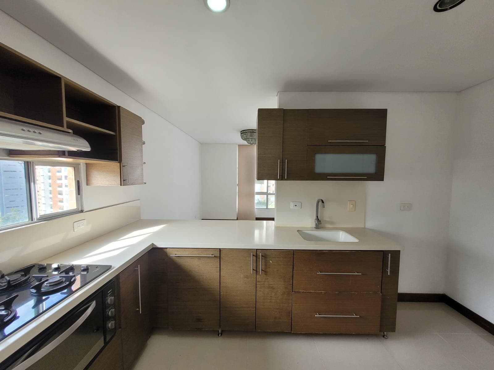 Apartamento en arriendo en Santa María de los Ángeles, Poblado, Medellín — foto 2 de 20