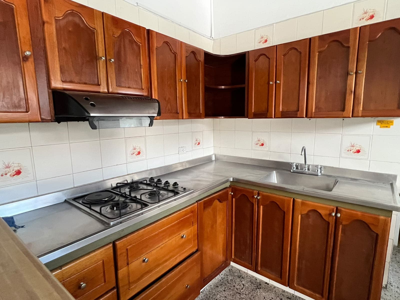 Apartamento en arriendo en Los Colores, Laureles, Medellín — foto 1 de 16