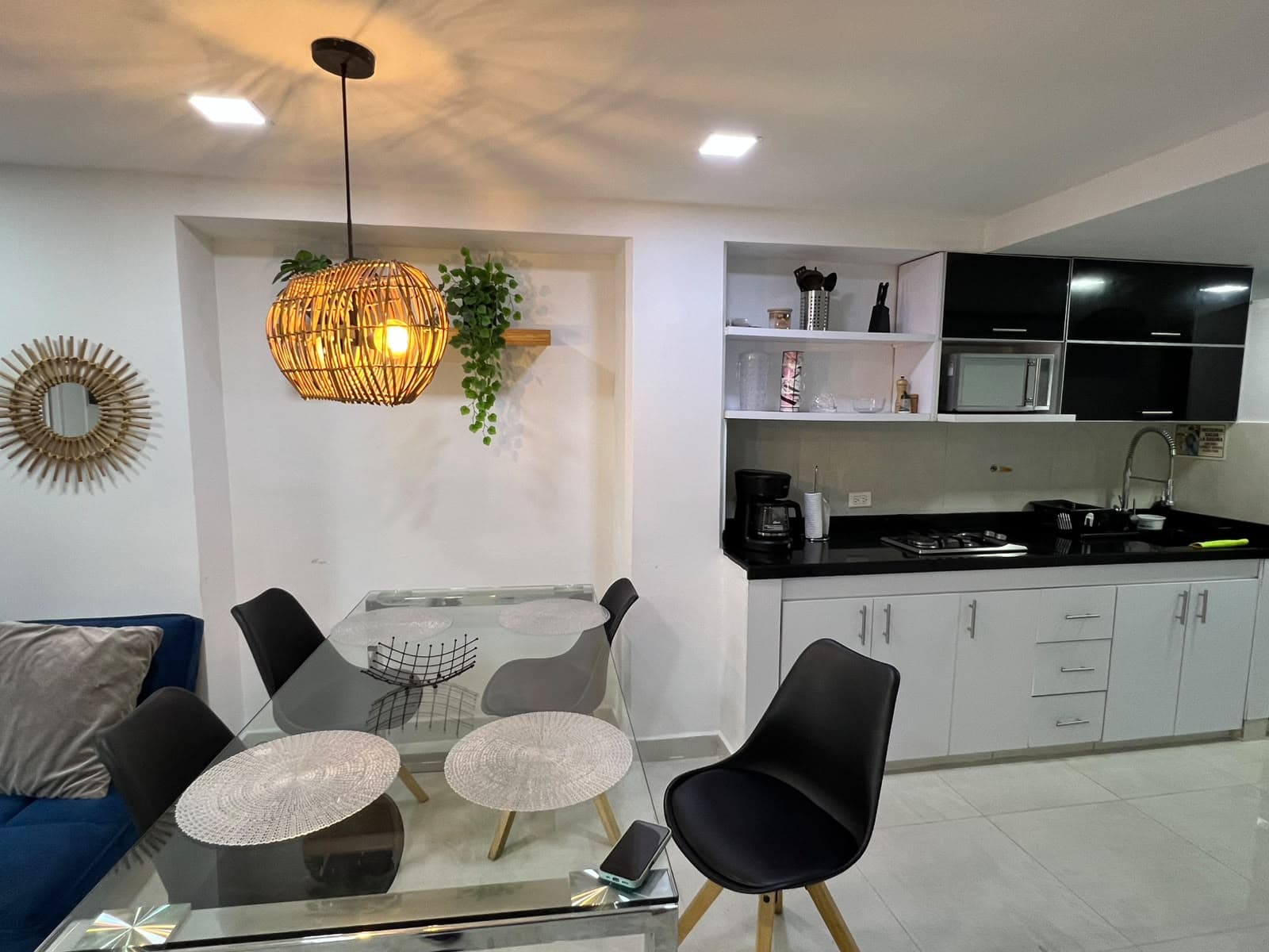 Apartamento en arriendo en Santa Teresita, Laureles, Medellín — foto 1 de 17