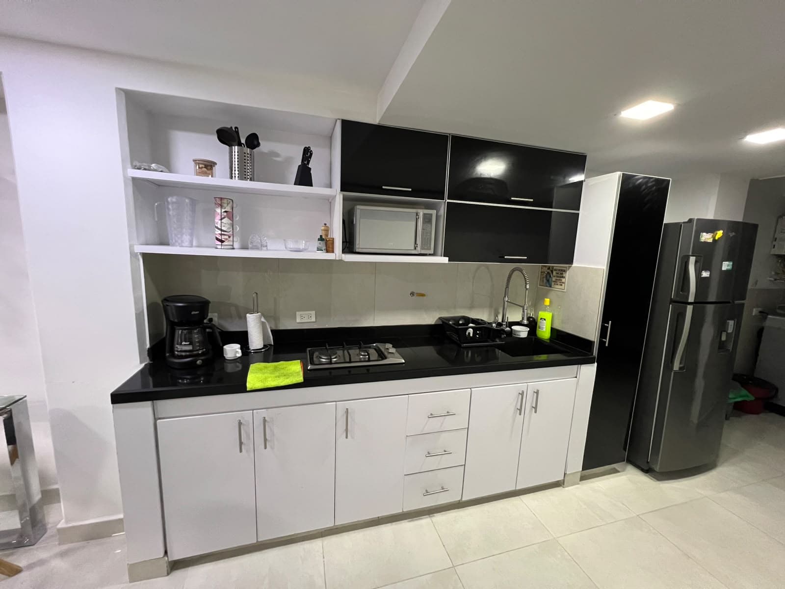 Apartamento en arriendo en Santa Teresita, Laureles, Medellín — foto 2 de 17