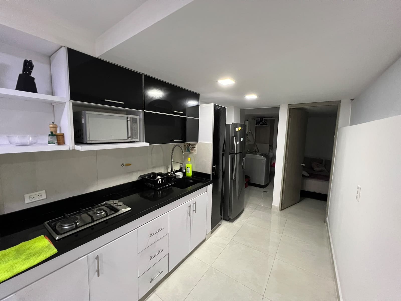 Apartamento en arriendo en Santa Teresita, Laureles, Medellín — foto 3 de 17